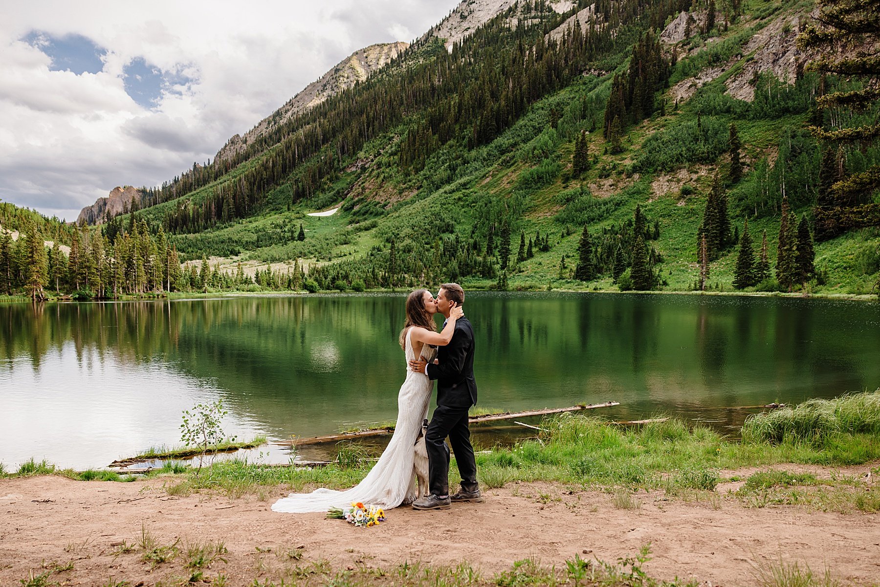 Colorado-Alpine-Lake-Hiking-Elopement-in-Crested-Butte_0045.jpg