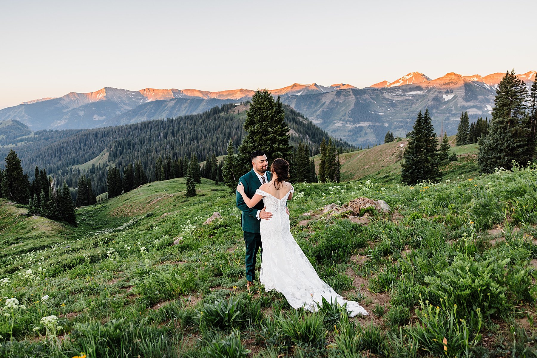 Crested-Butte-Colorado-Elopement-at-Sunrise_0011.jpg