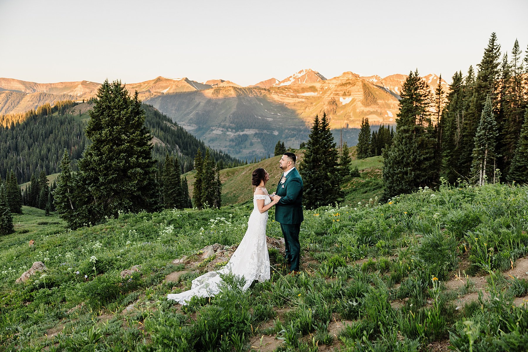 Crested-Butte-Colorado-Elopement-at-Sunrise_0016.jpg