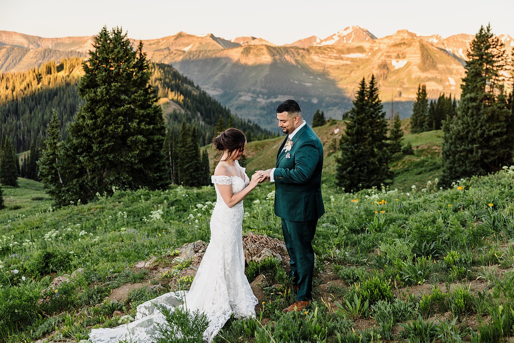 Crested-Butte-Colorado-Elopement-at-Sunrise_0021.jpg