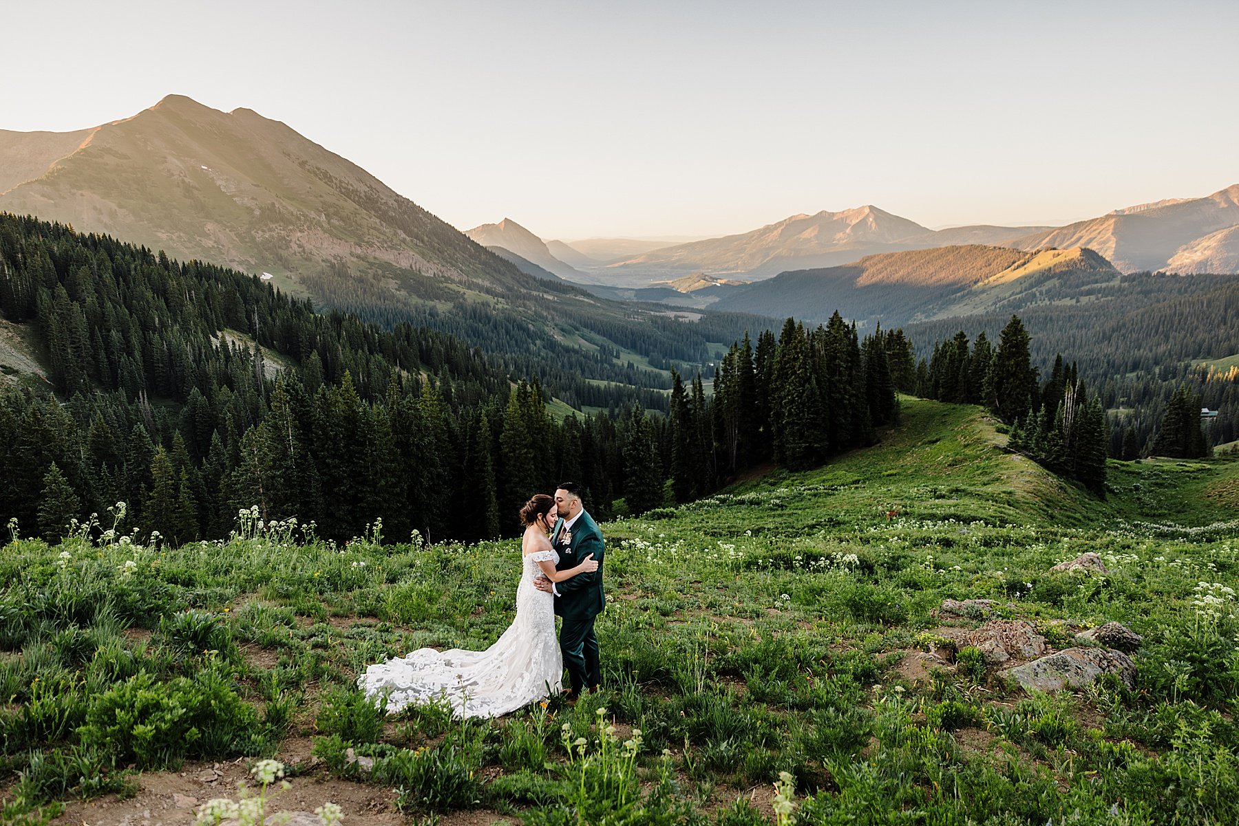 Crested-Butte-Colorado-Elopement-at-Sunrise_0029.jpg