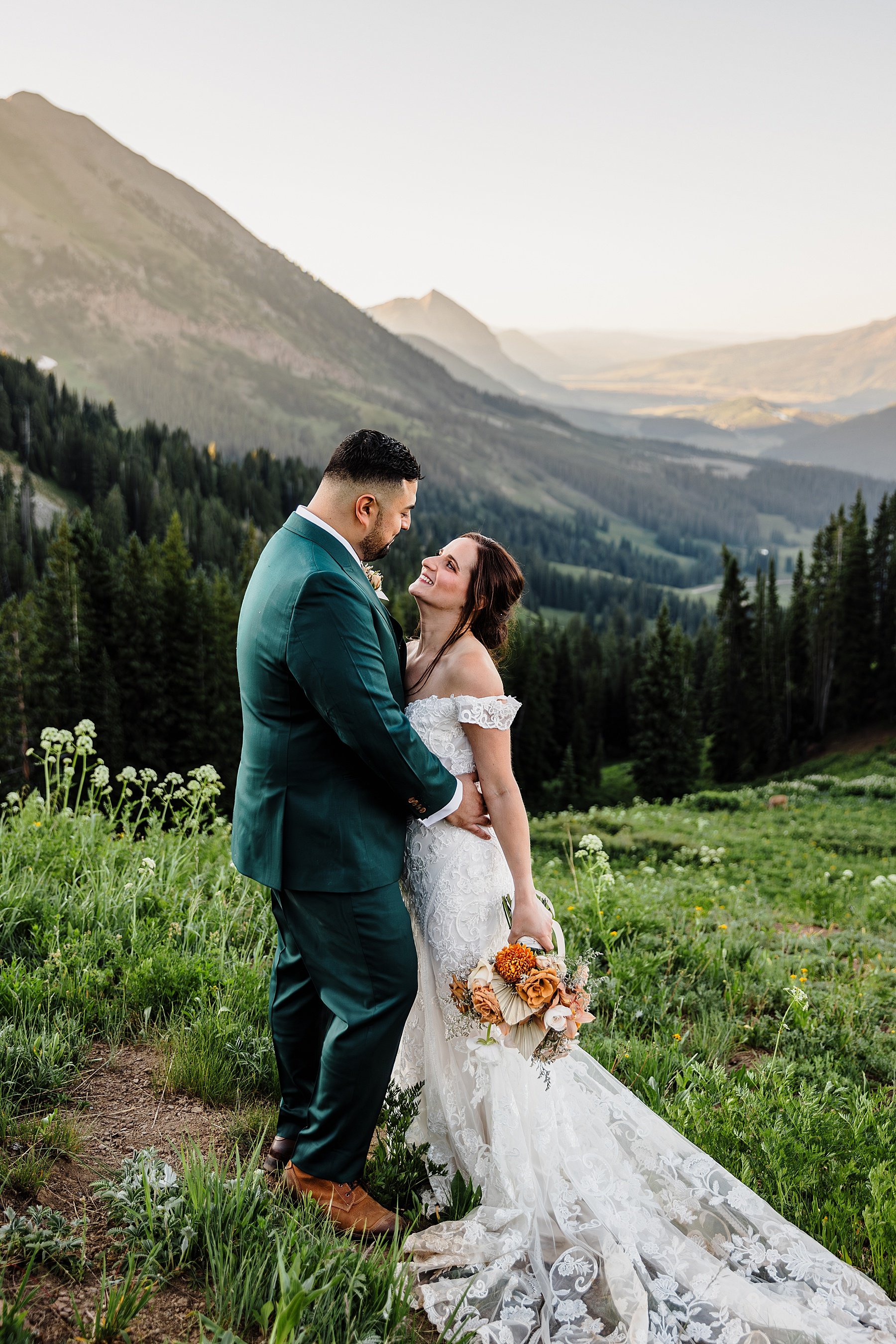 Crested-Butte-Colorado-Elopement-at-Sunrise_0031.jpg