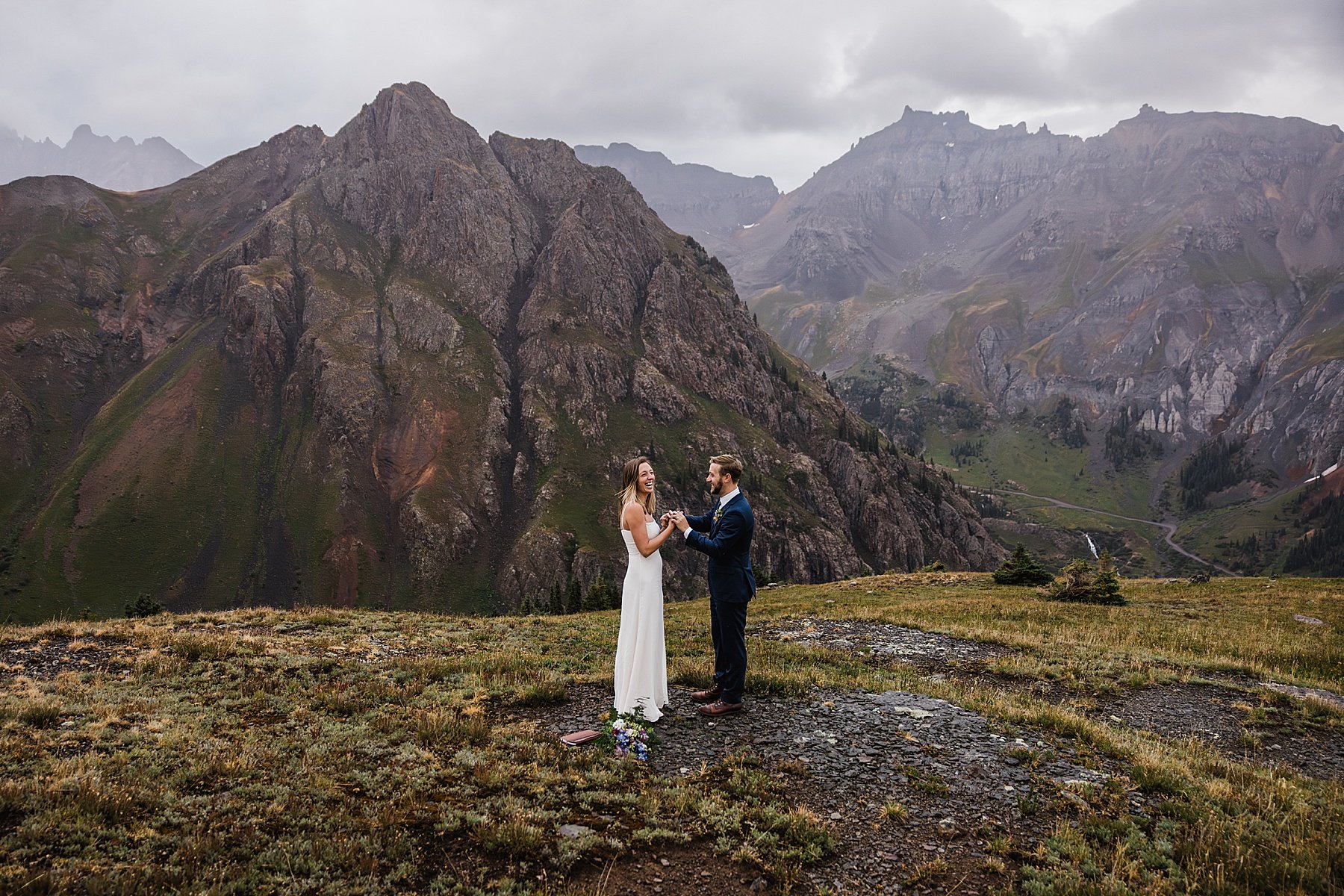 Sunrise-Ouray-Jeep-Elopement-in-Colorado_0023.jpg