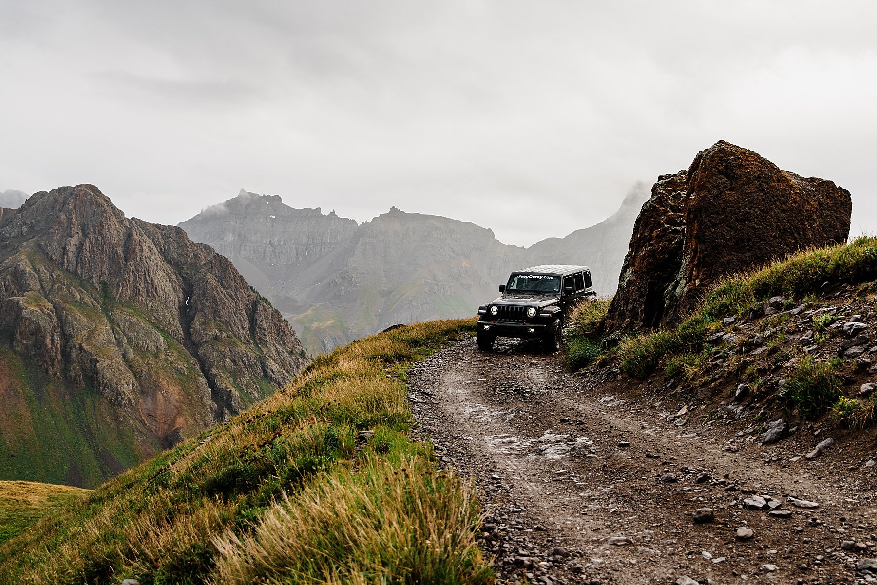 Sunrise-Ouray-Jeep-Elopement-in-Colorado_0034.jpg