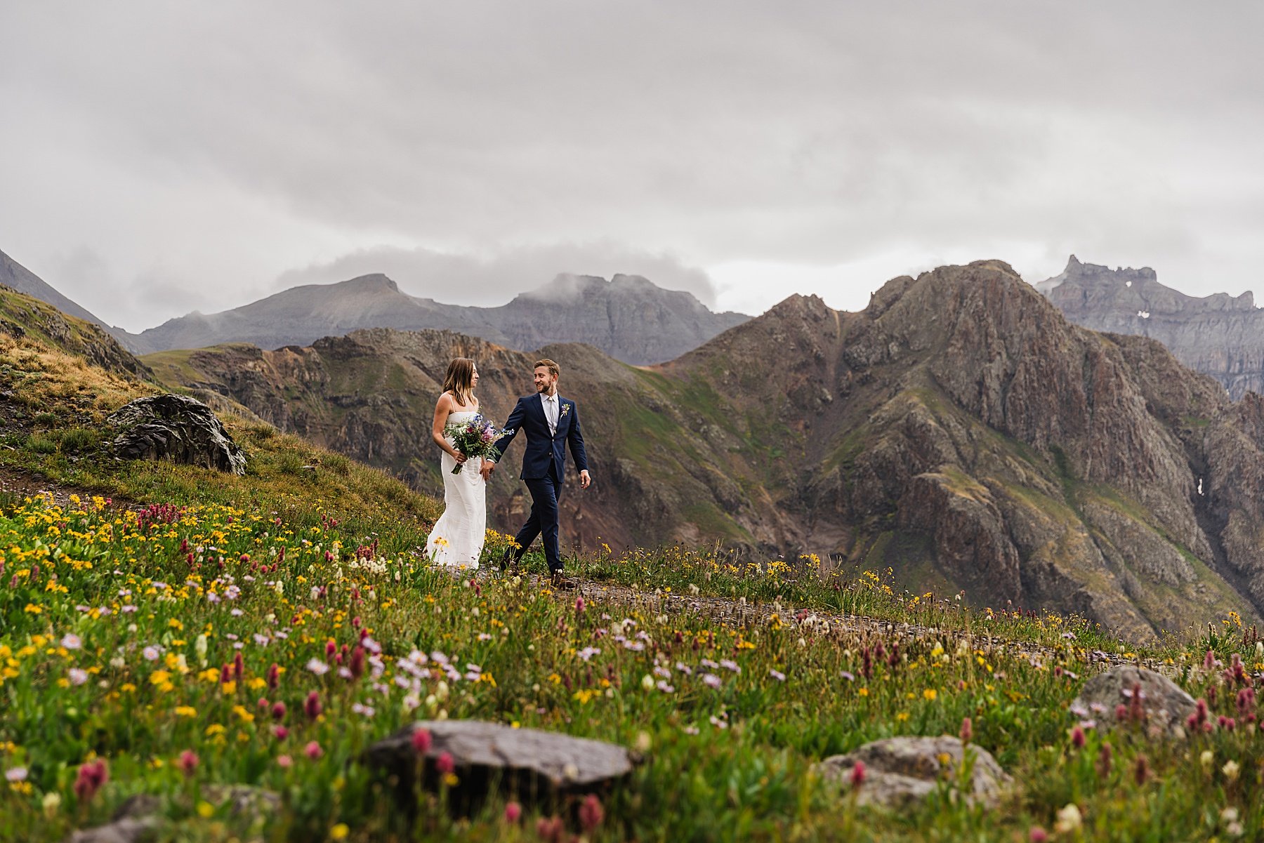 Sunrise-Ouray-Jeep-Elopement-in-Colorado_0035.jpg