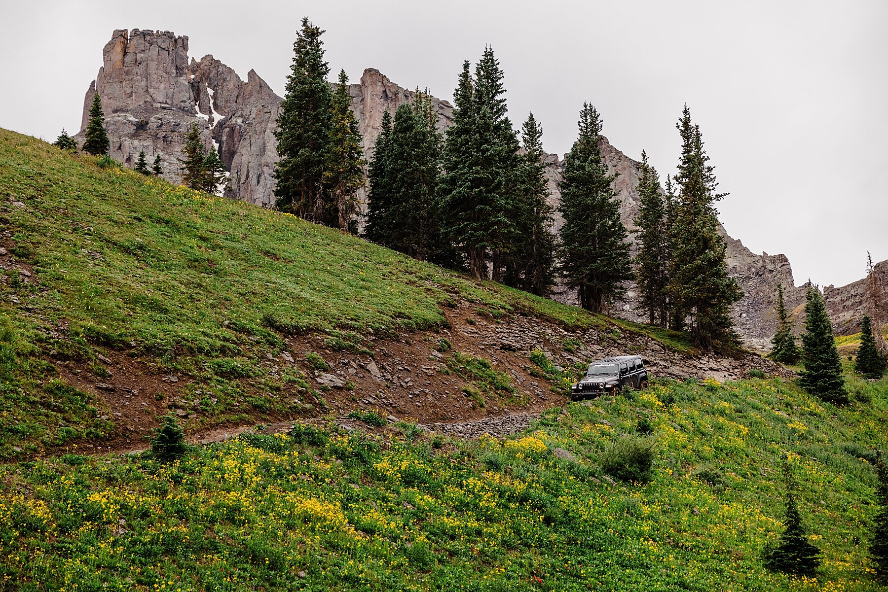 Sunrise-Ouray-Jeep-Elopement-in-Colorado_0046.jpg