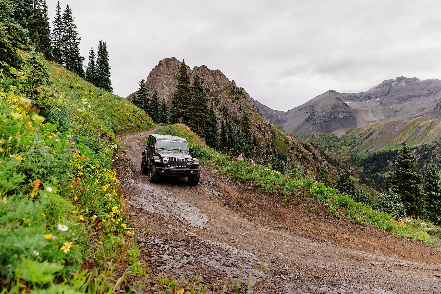 Sunrise-Ouray-Jeep-Elopement-in-Colorado_0047.jpg