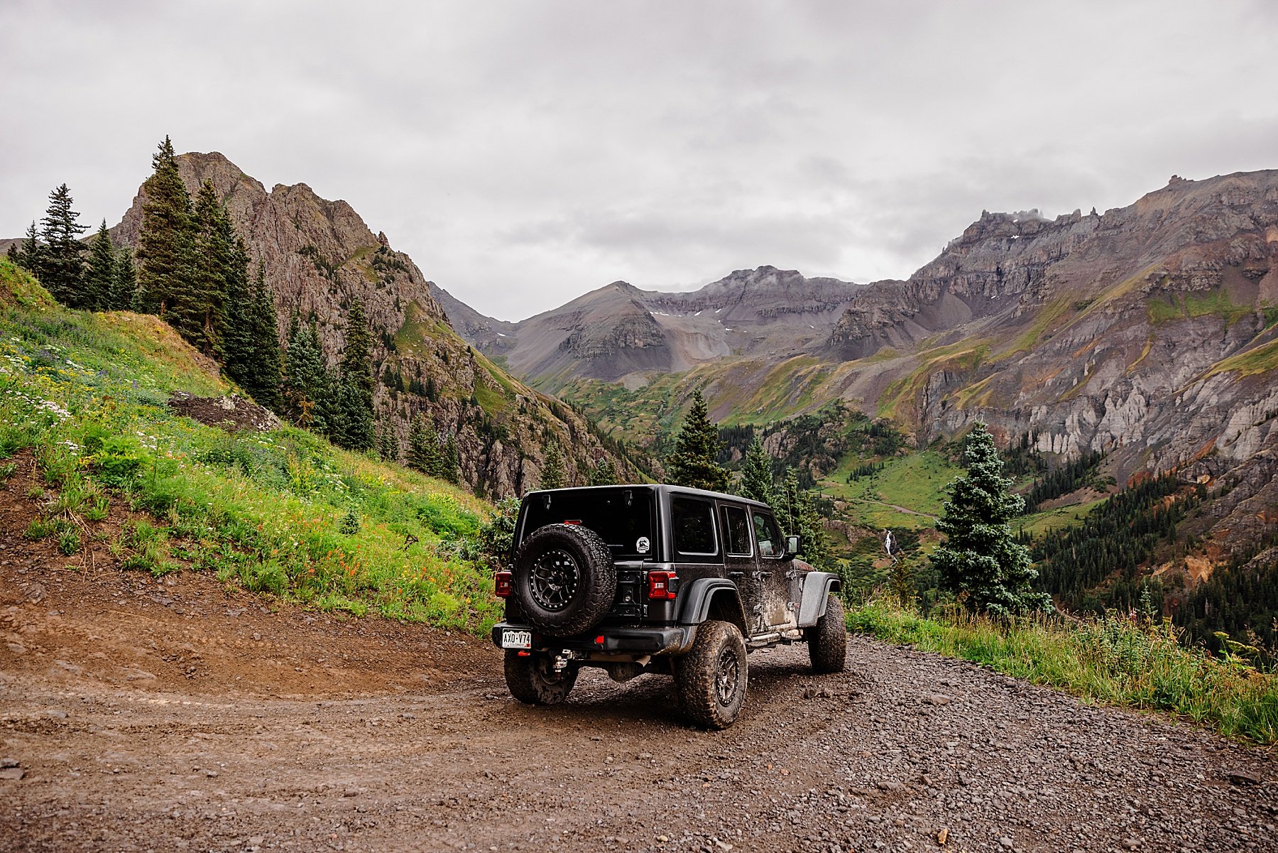 Sunrise-Ouray-Jeep-Elopement-in-Colorado_0048.jpg