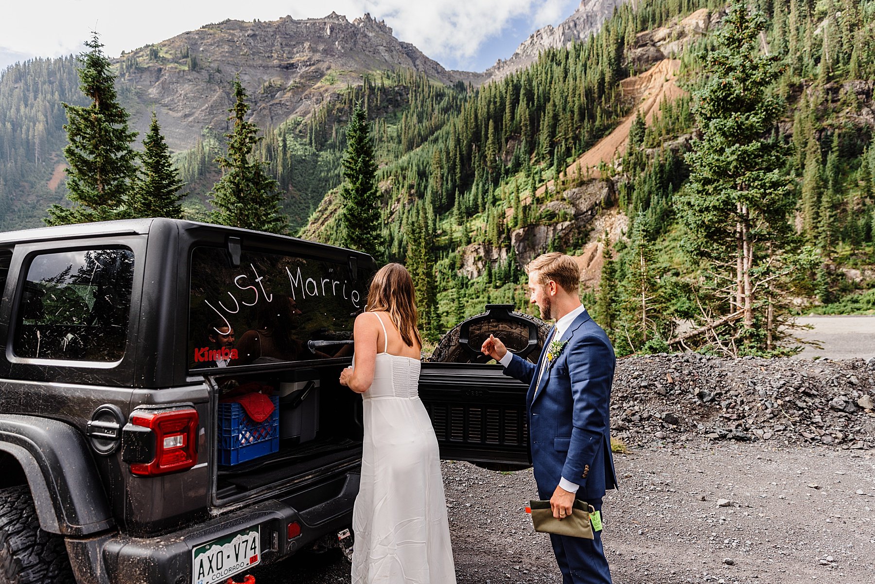 Sunrise-Ouray-Jeep-Elopement-in-Colorado_0050.jpg