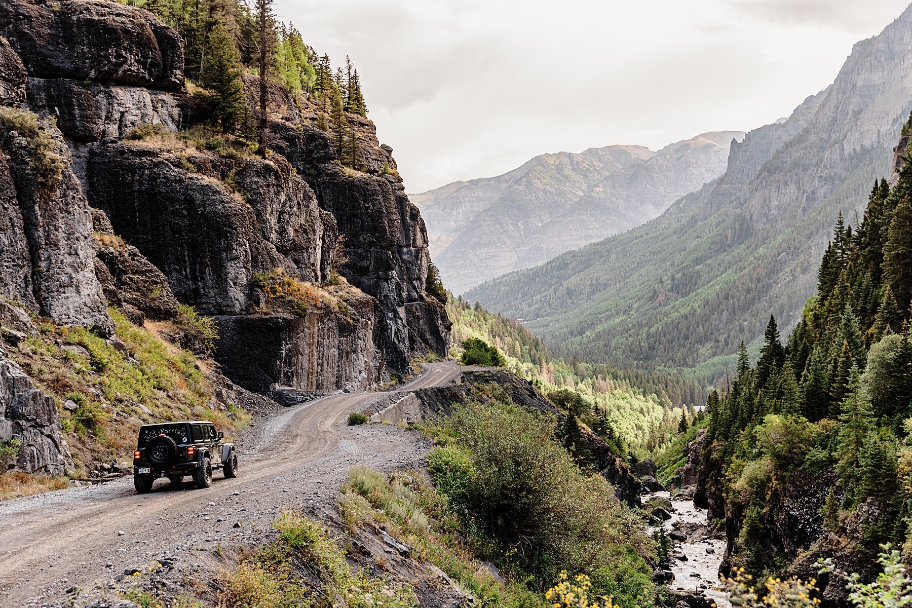 Sunrise-Ouray-Jeep-Elopement-in-Colorado_0052.jpg