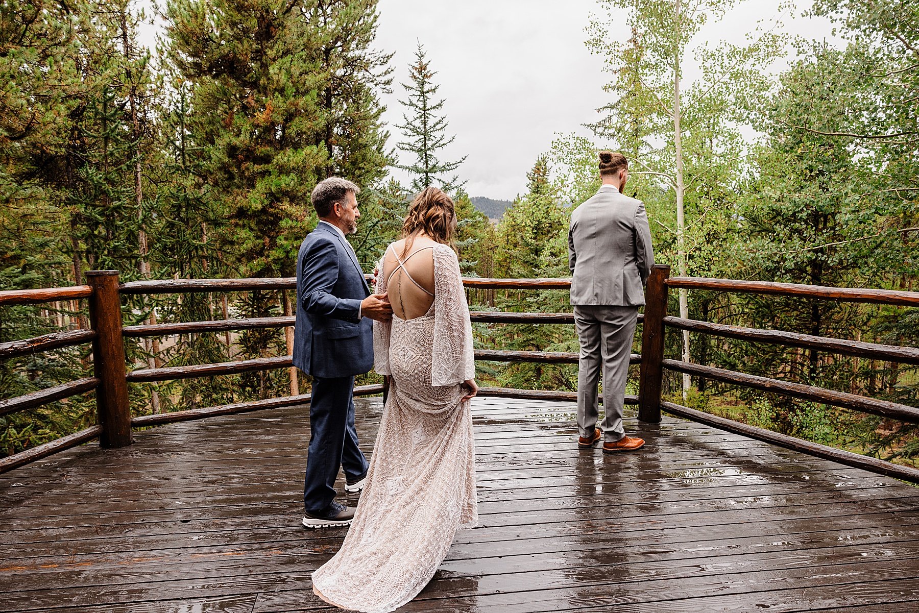 Snowy-Fall-Elopement-in-Breckenridge-Colorado_0007.jpg