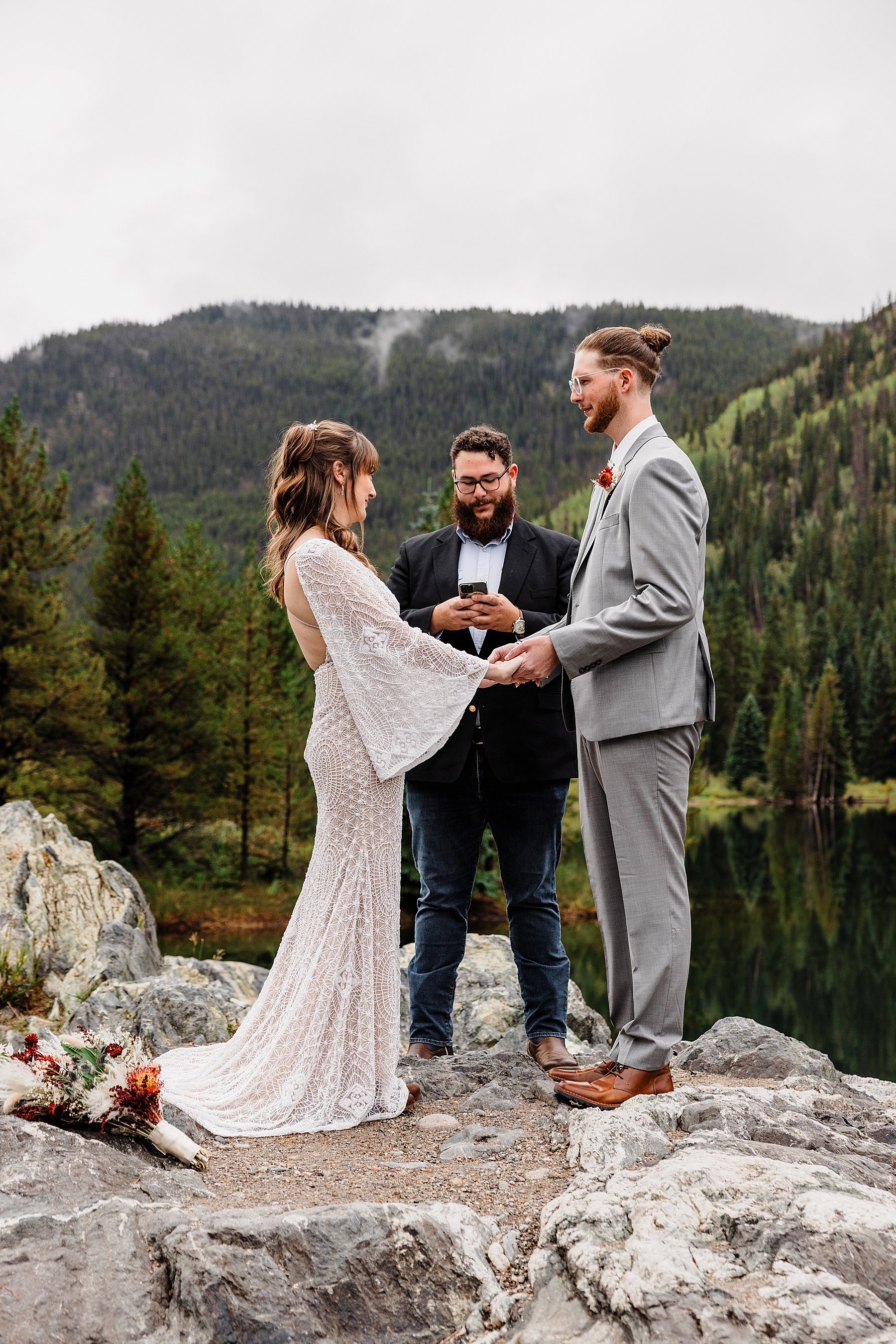 Snowy-Fall-Elopement-in-Breckenridge-Colorado_0022.jpg