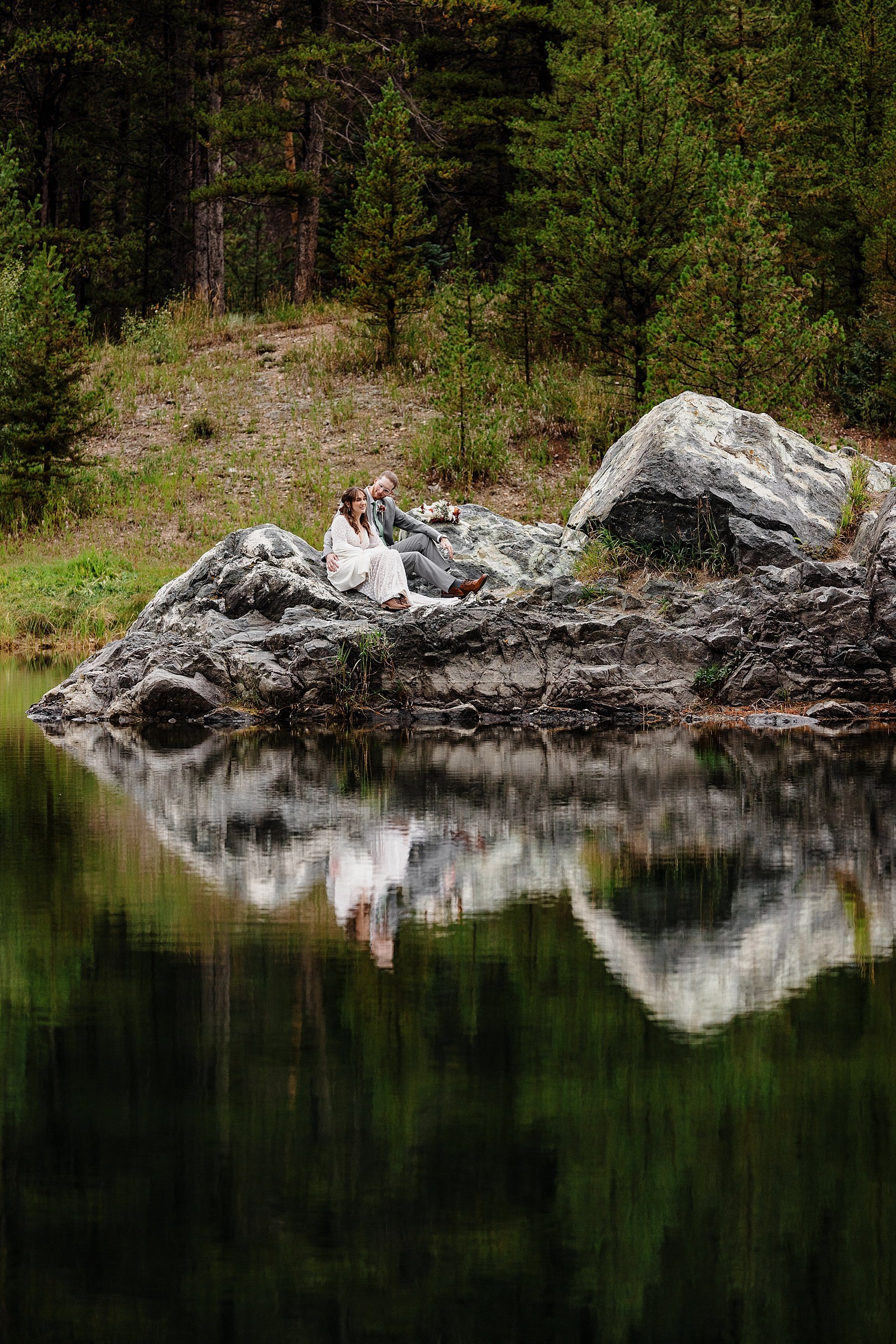 Snowy-Fall-Elopement-in-Breckenridge-Colorado_0033.jpg