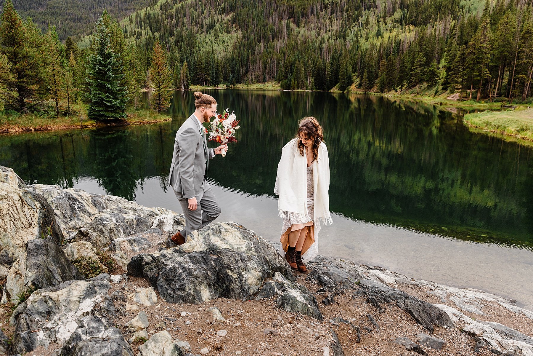 Snowy-Fall-Elopement-in-Breckenridge-Colorado_0034.jpg