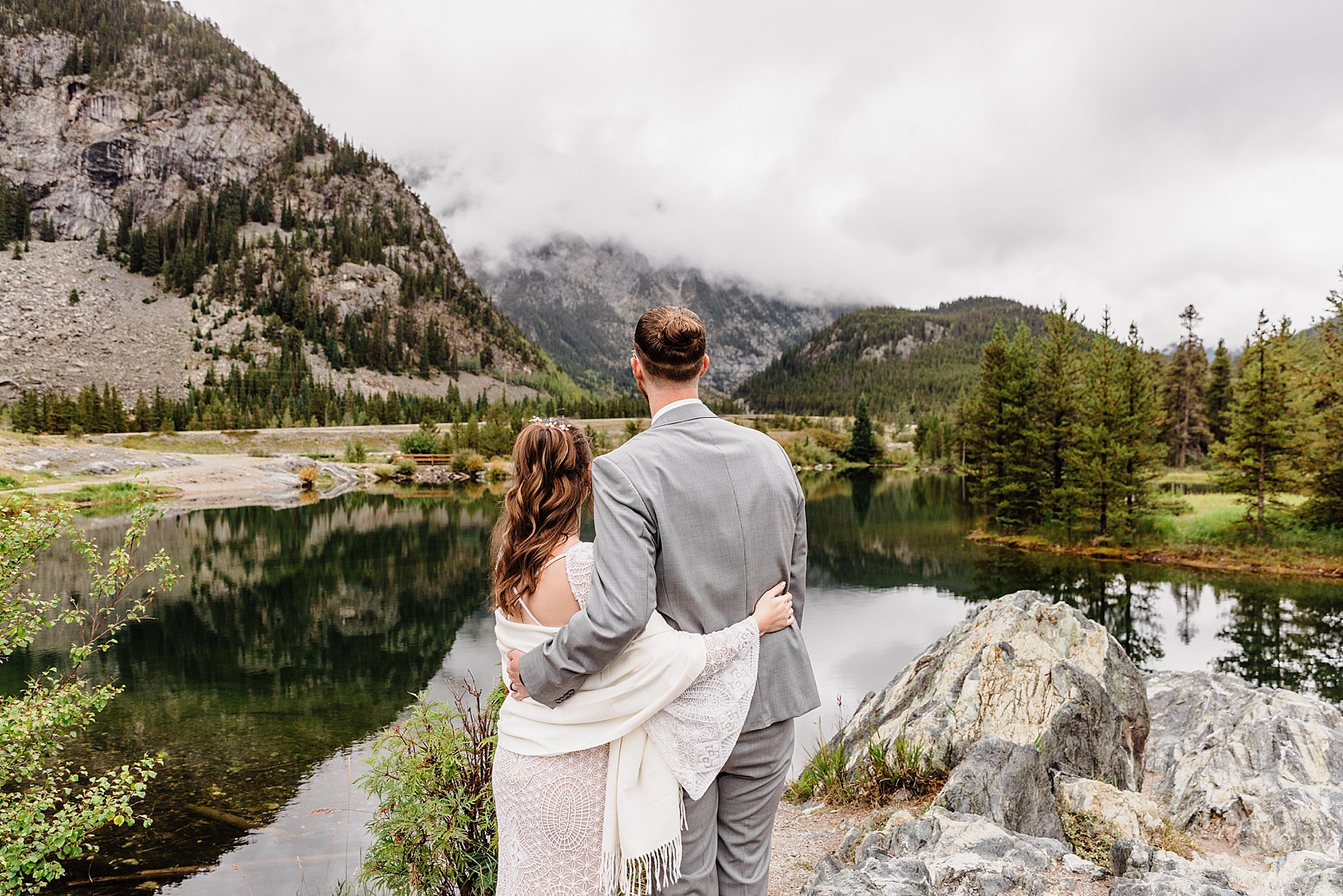 Snowy-Fall-Elopement-in-Breckenridge-Colorado_0035.jpg