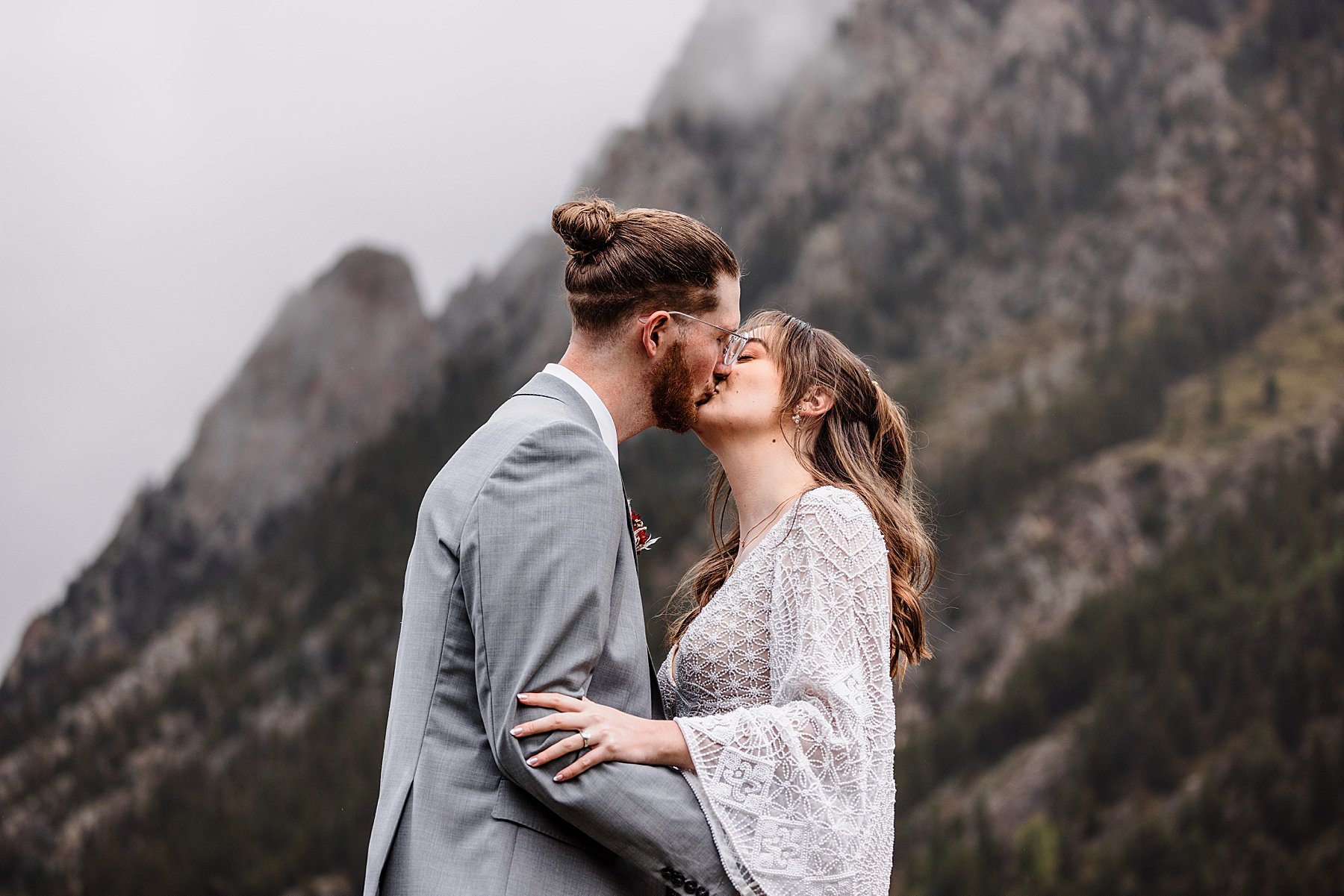 Snowy-Fall-Elopement-in-Breckenridge-Colorado_0041.jpg