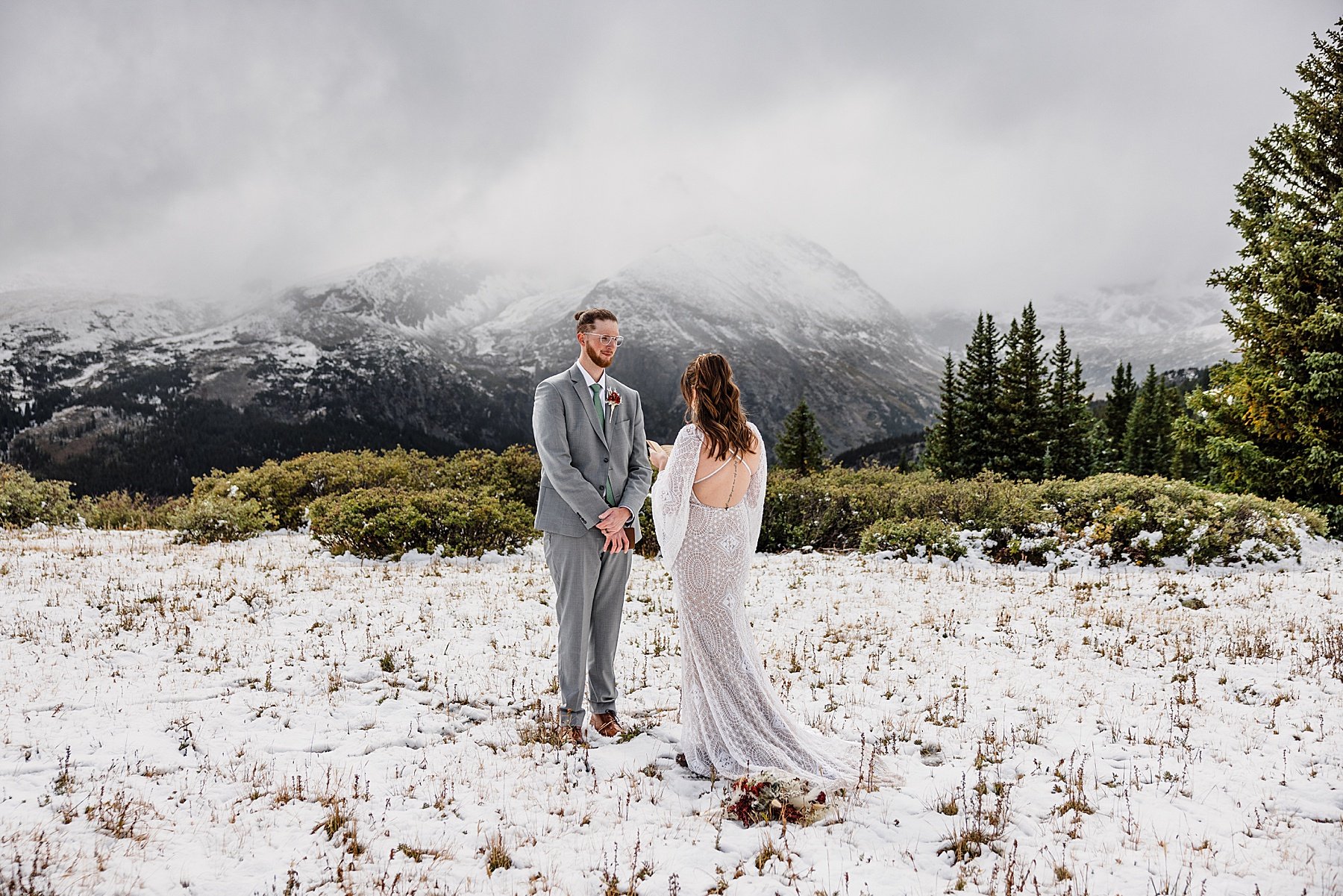 Snowy-Fall-Elopement-in-Breckenridge-Colorado_0055.jpg