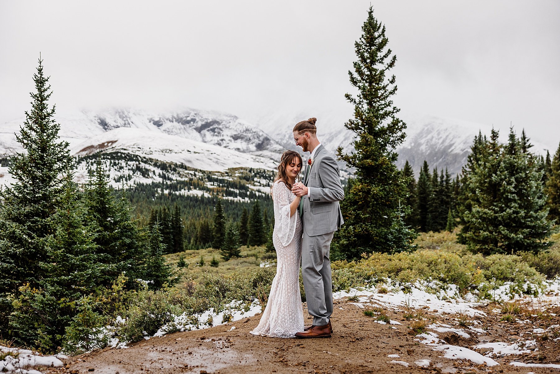 Snowy-Fall-Elopement-in-Breckenridge-Colorado_0066.jpg