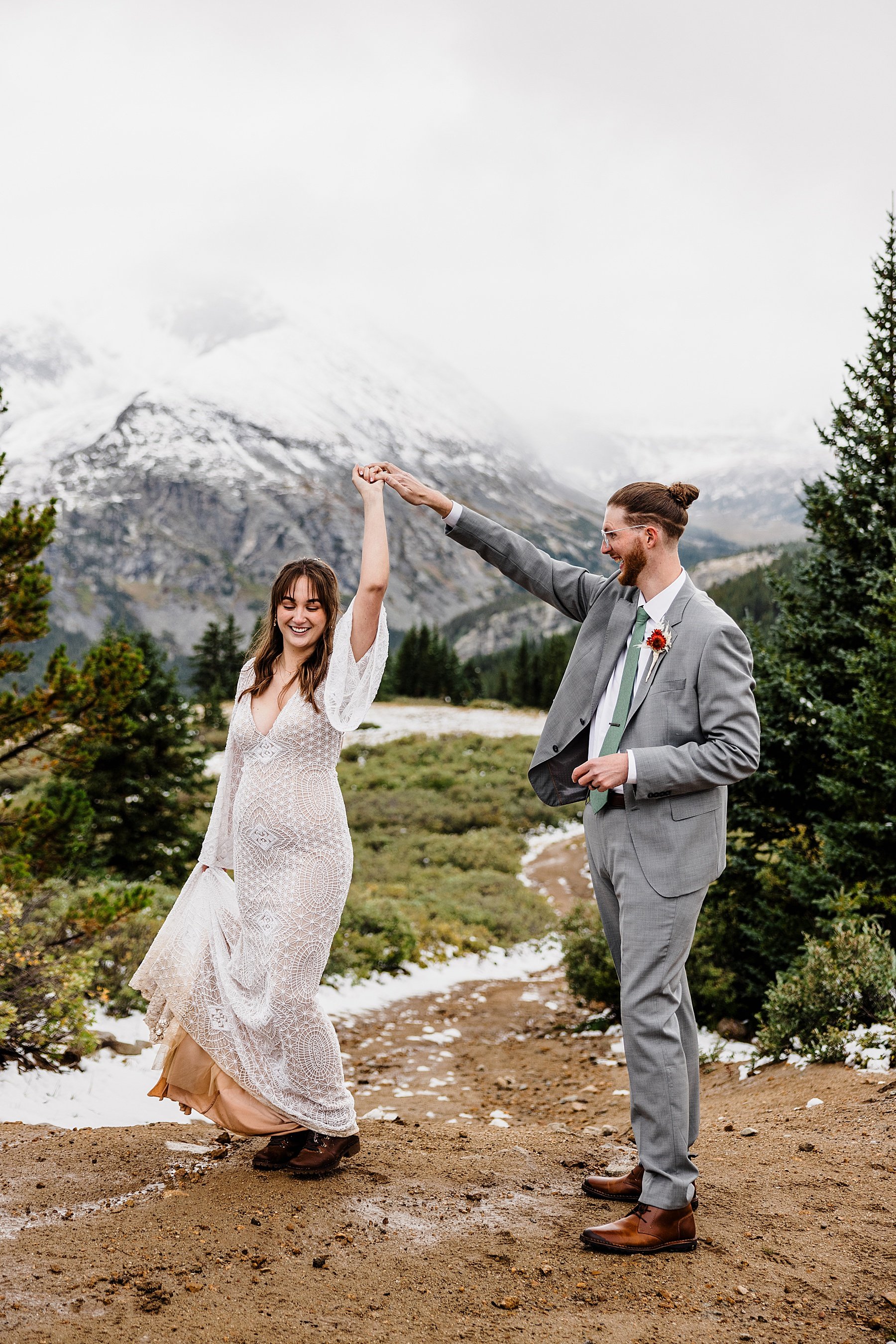 Snowy-Fall-Elopement-in-Breckenridge-Colorado_0070.jpg