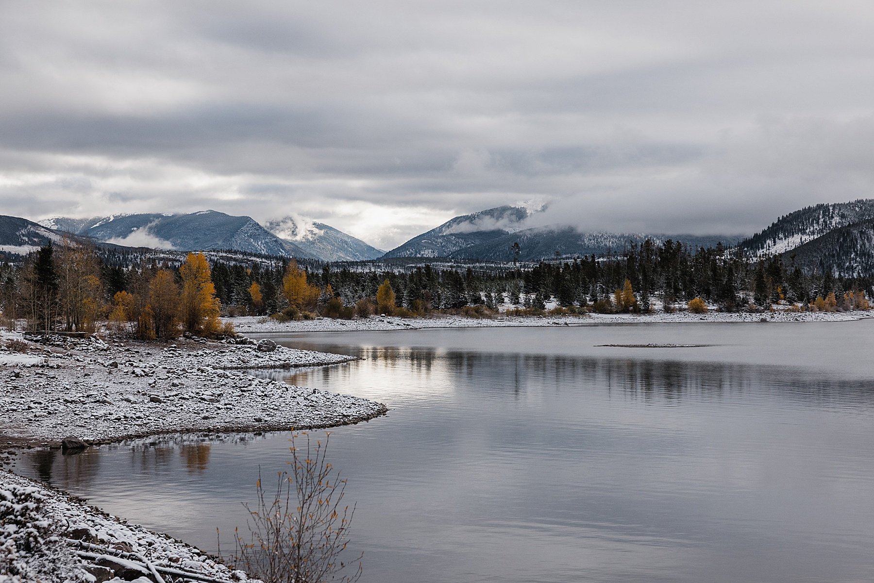 Snowy-Sapphire-Point-Elopement-in-Breckenridge-Colorado_0001.jpg