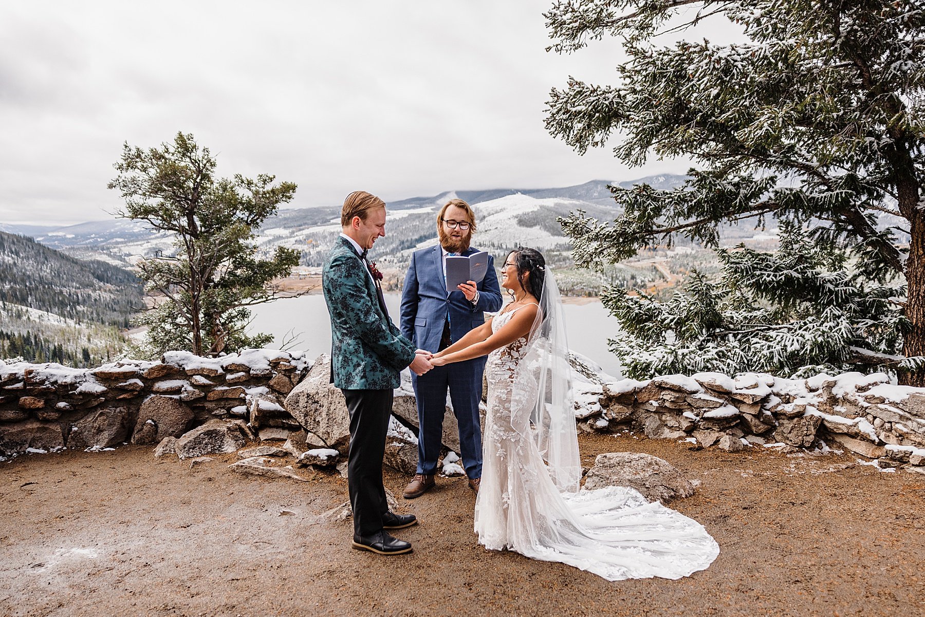 Snowy-Sapphire-Point-Elopement-in-Breckenridge-Colorado_0021.jpg