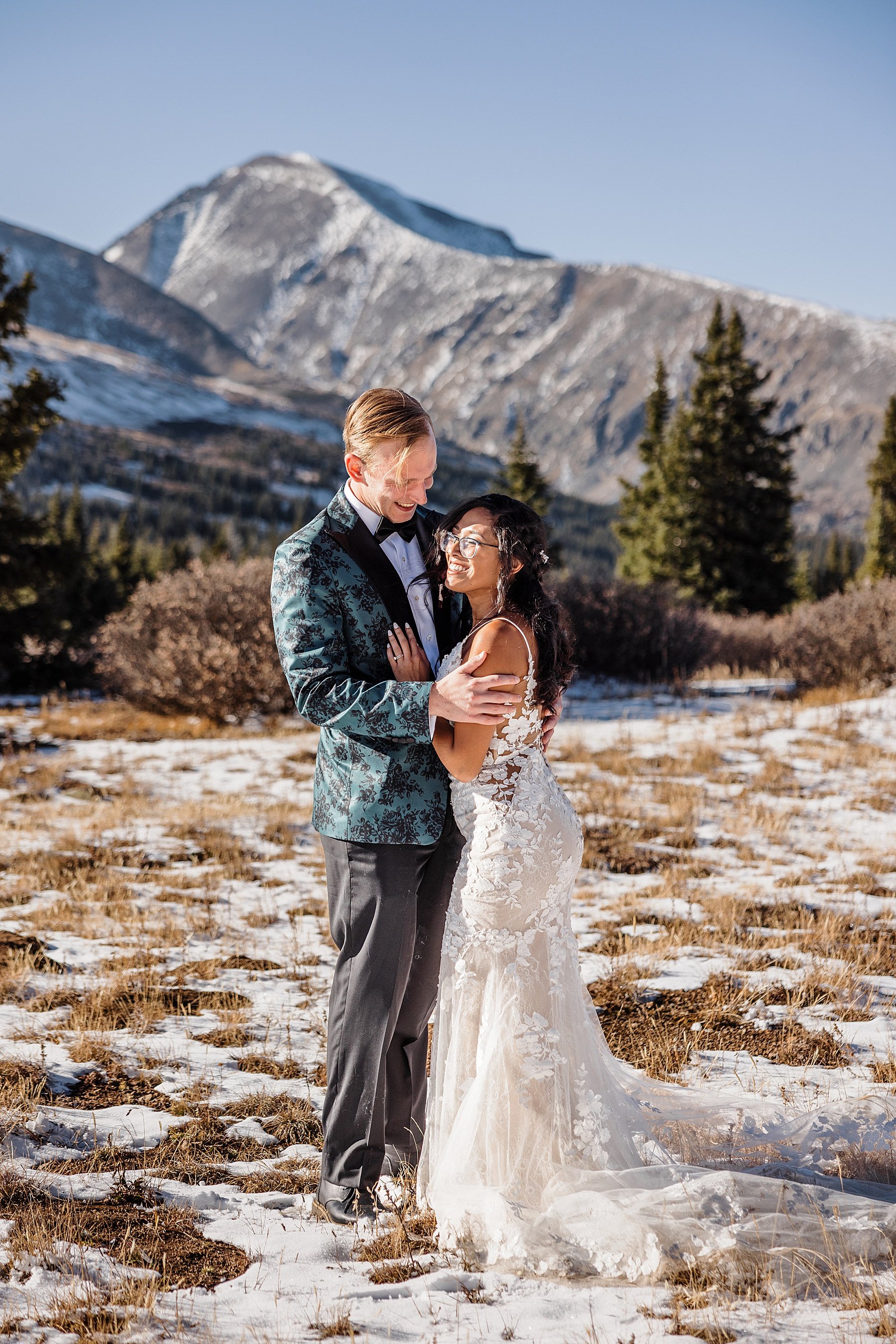 Snowy-Sapphire-Point-Elopement-in-Breckenridge-Colorado_0044.jpg