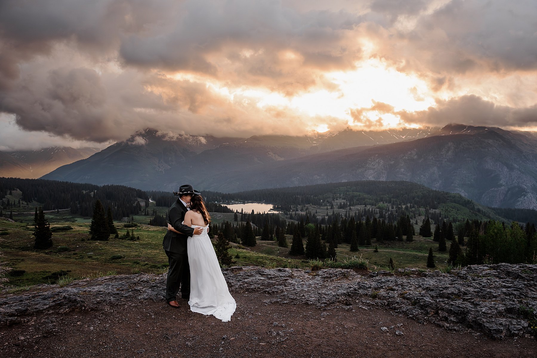 LGBTQ-Elopement-in-Durango-Colorado_0004.jpg