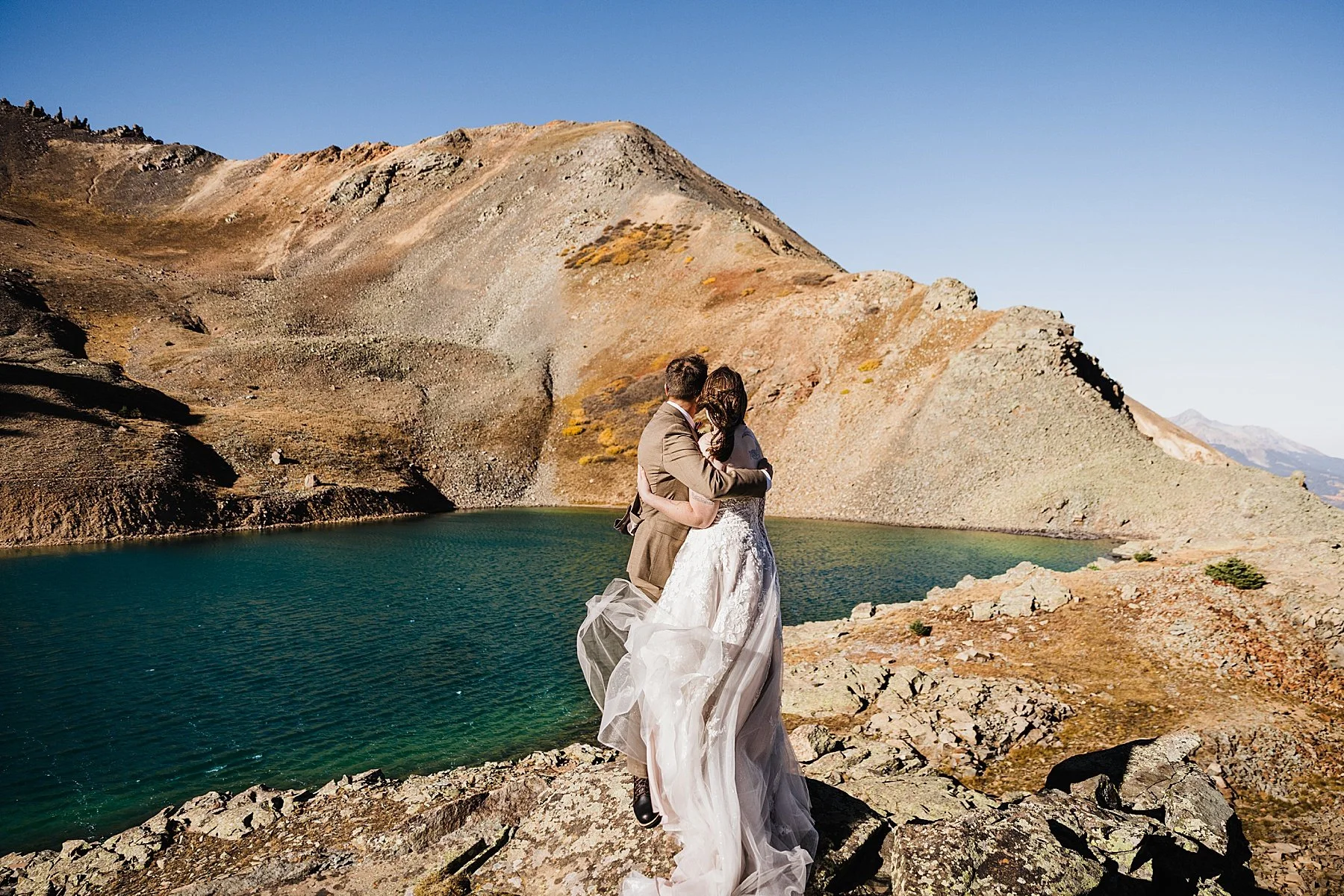 Fall-Mountaintop-Hiking-Elopement-in-Telluride-Colorado_0050.jpg