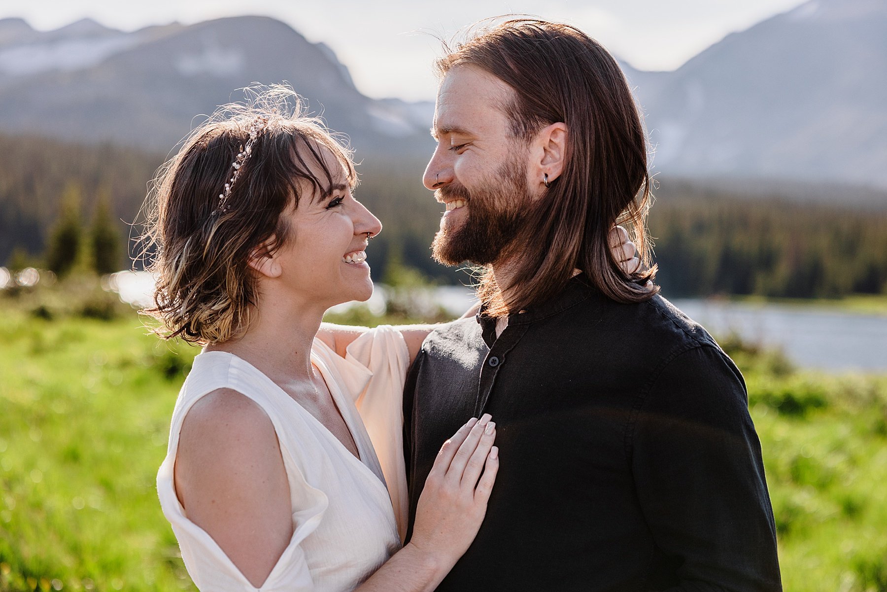 Colorado-Engagement-Session-in-the-Mountains_0006.jpg
