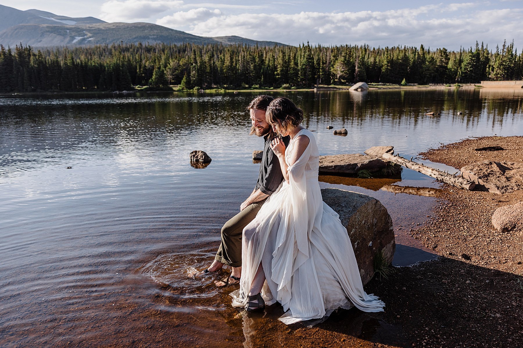 Colorado-Engagement-Session-in-the-Mountains_0015.jpg
