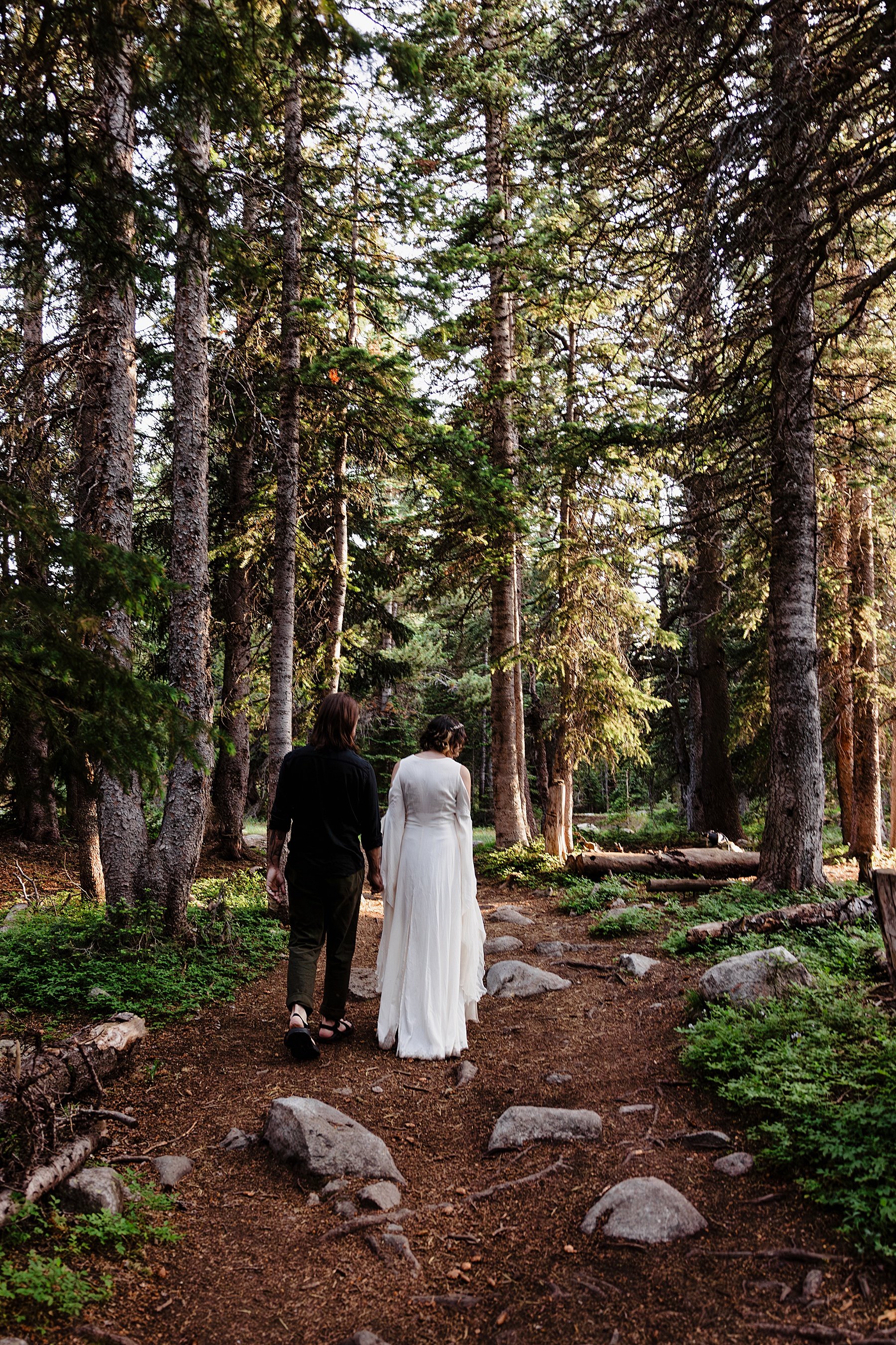 Colorado-Engagement-Session-in-the-Mountains_0016.jpg
