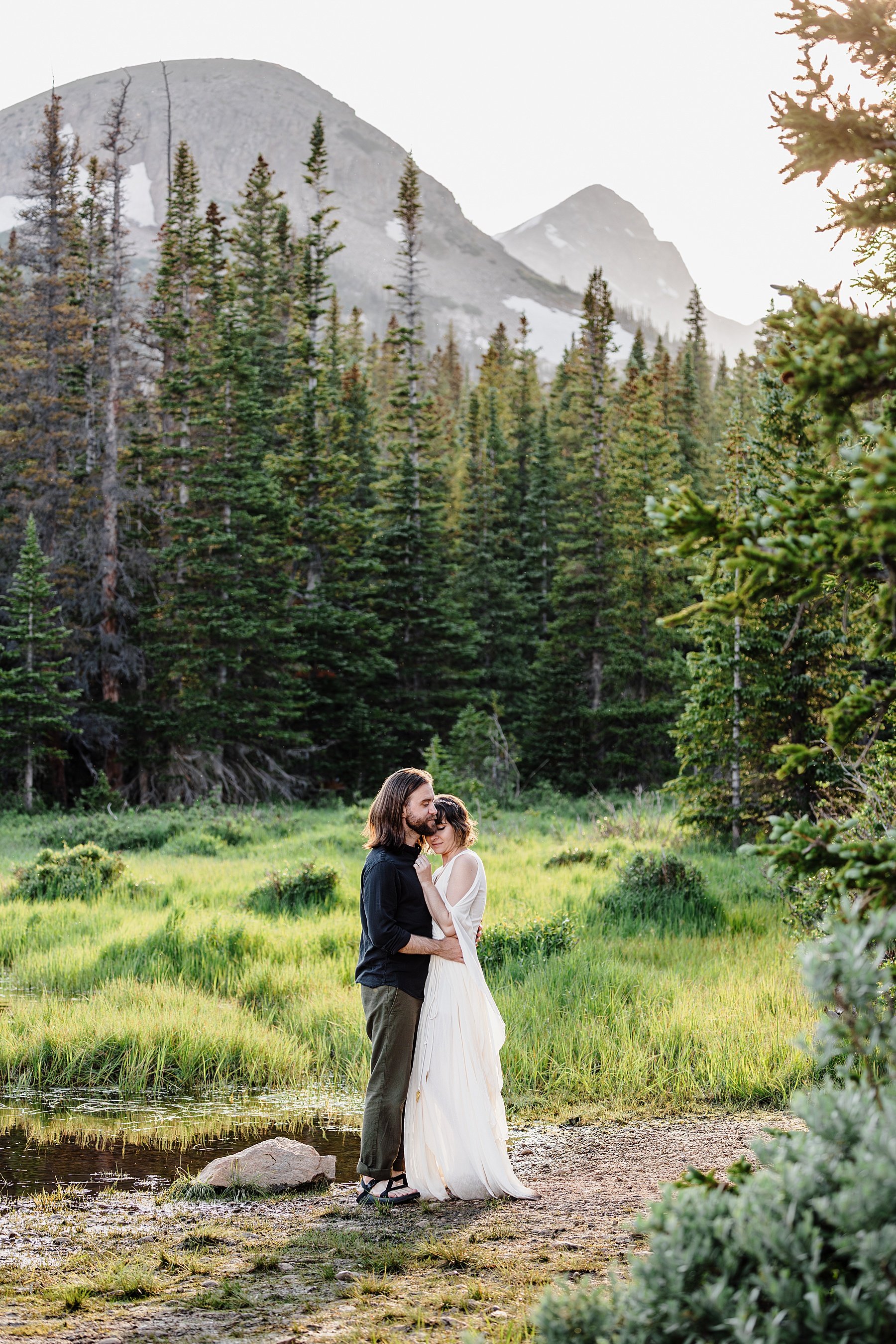 Colorado-Engagement-Session-in-the-Mountains_0022.jpg