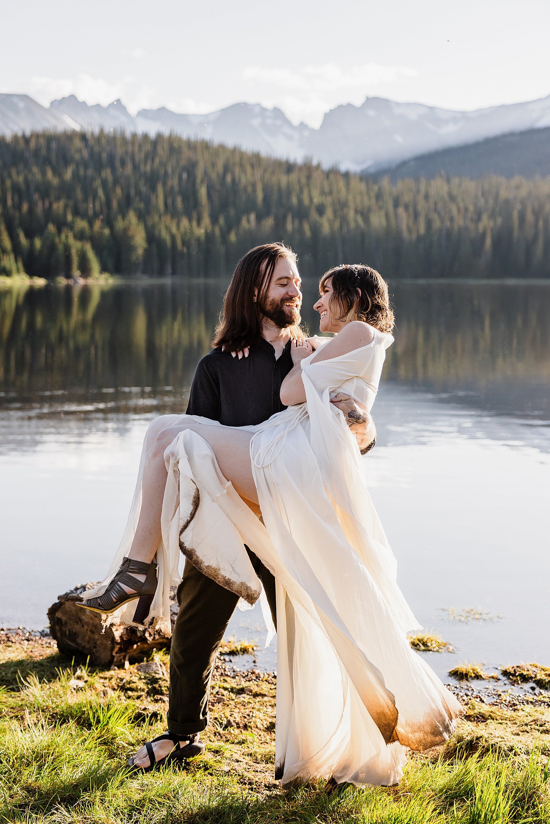 Colorado-Engagement-Session-in-the-Mountains_0024.jpg