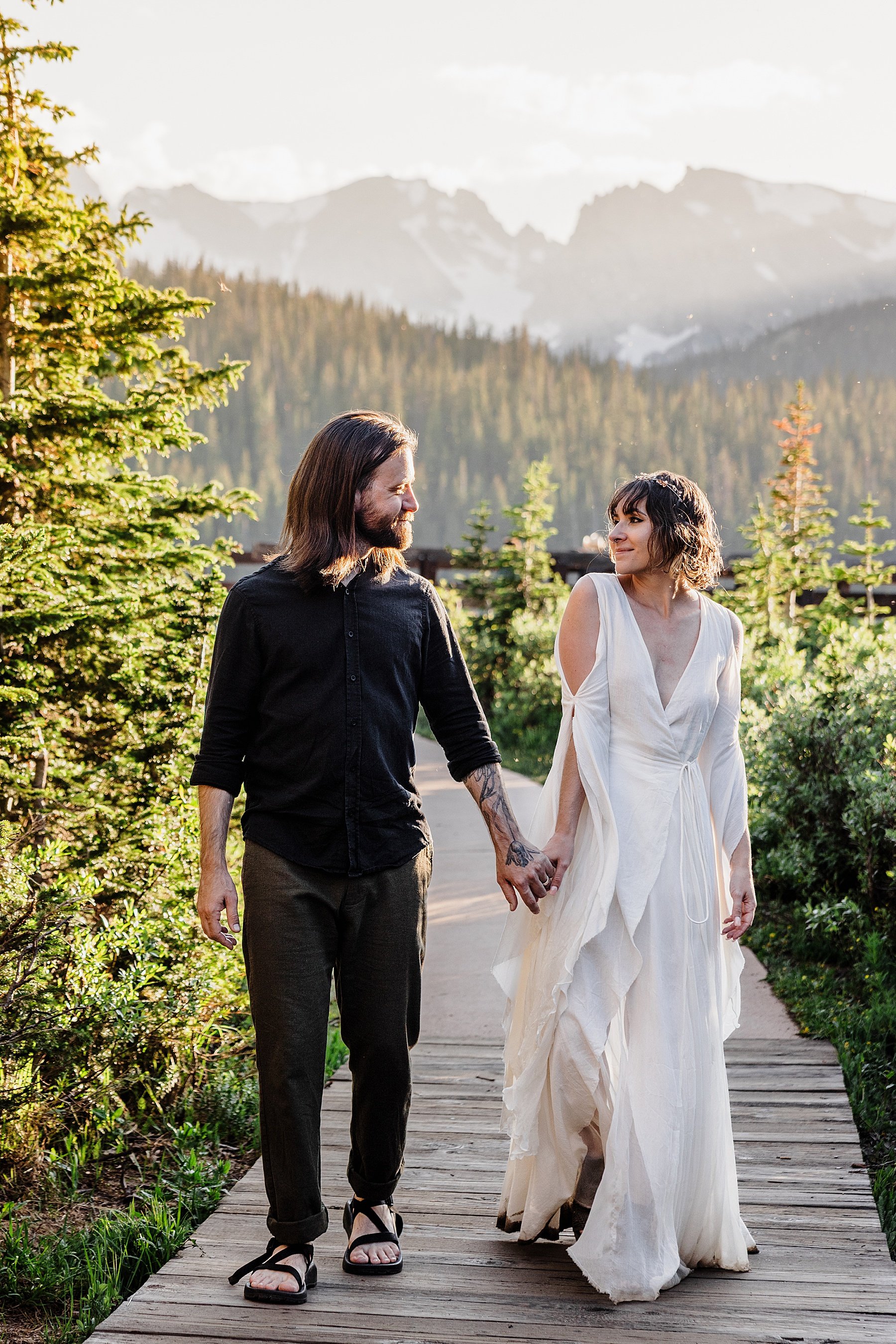 Colorado-Engagement-Session-in-the-Mountains_0025.jpg
