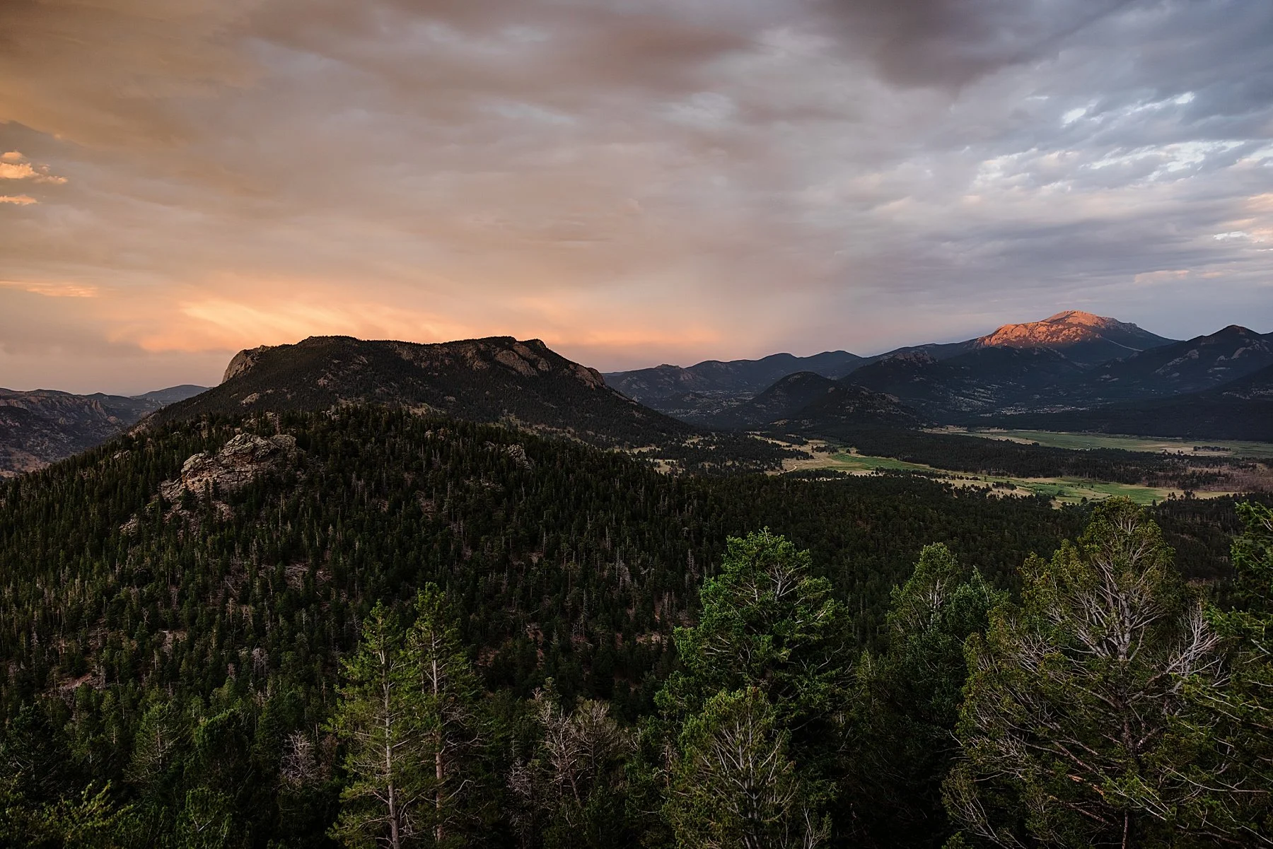 Sunrise-to-sunset-elopement-in-rocky-mountain-national-park_0107.jpg