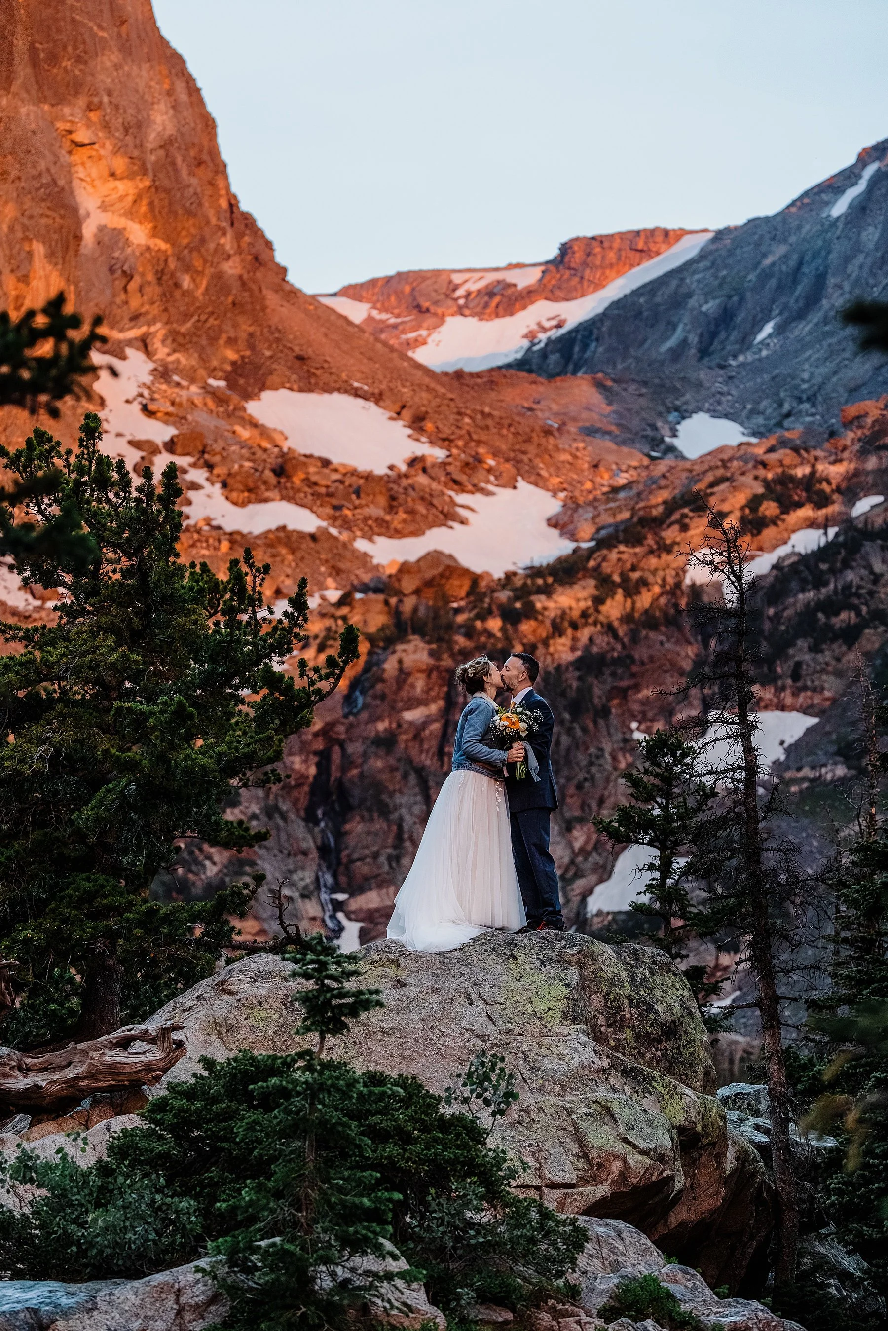 Sunrise-to-sunset-elopement-in-rocky-mountain-national-park_0011.jpg