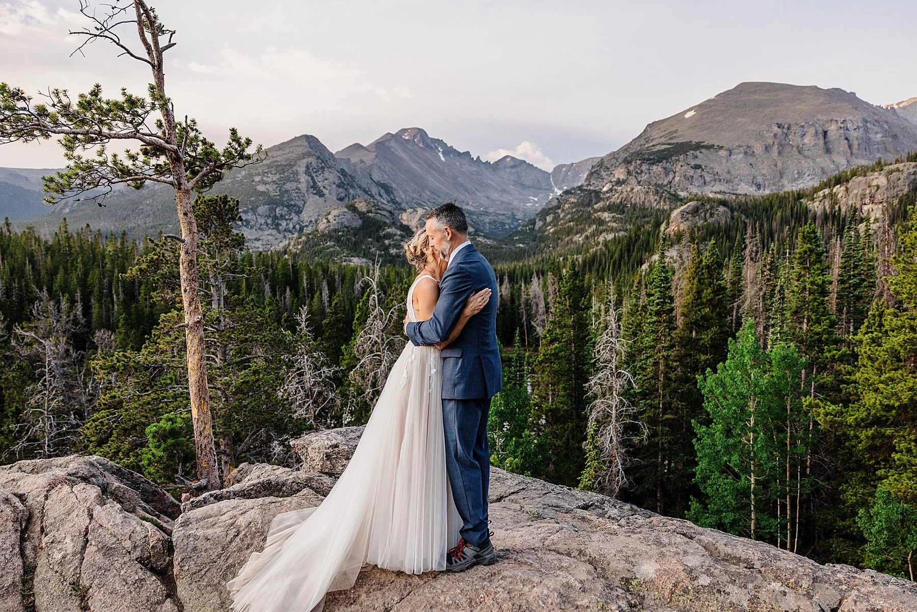 Sunrise-to-sunset-elopement-in-rocky-mountain-national-park_0035.jpg
