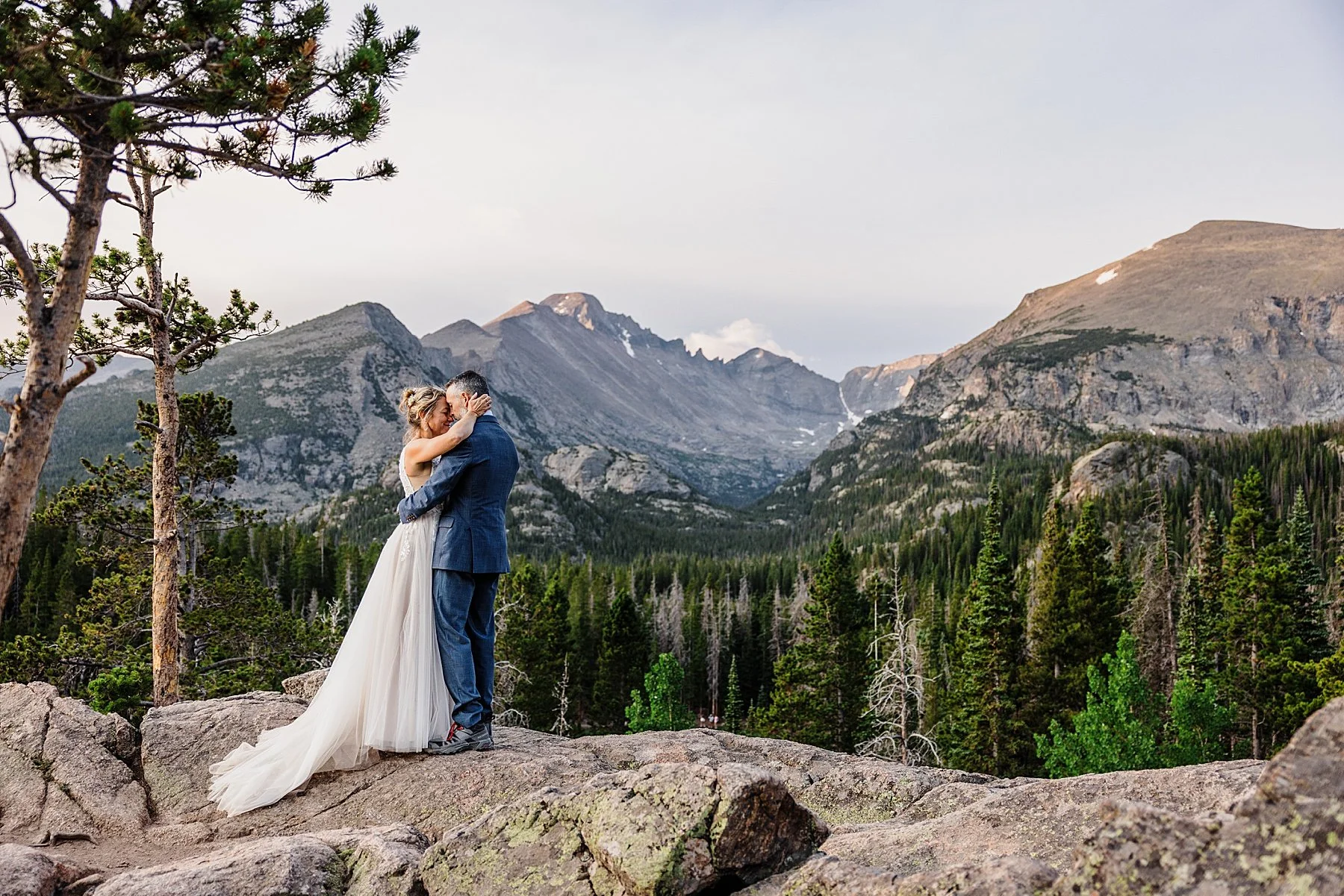 Sunrise-to-sunset-elopement-in-rocky-mountain-national-park_0037.jpg