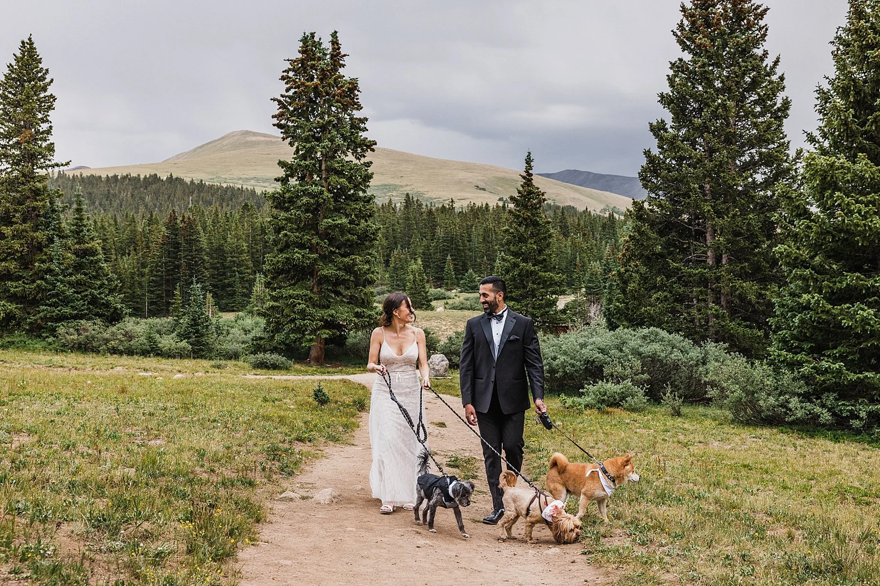 4-Hiking-Elopement-in-Breckenridge-Colorado_0001.jpg