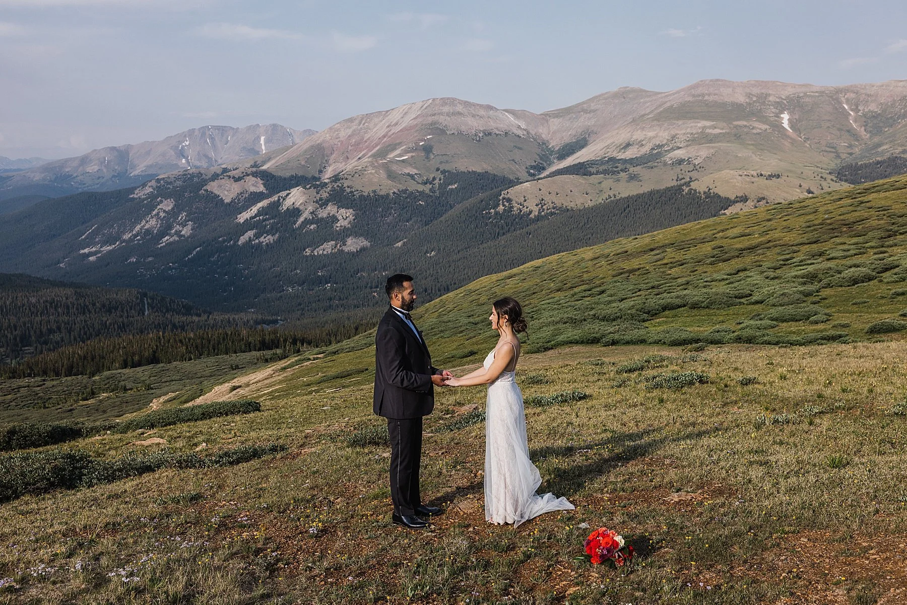 Hiking-Elopement-in-Breckenridge-Colorado_0006.jpg