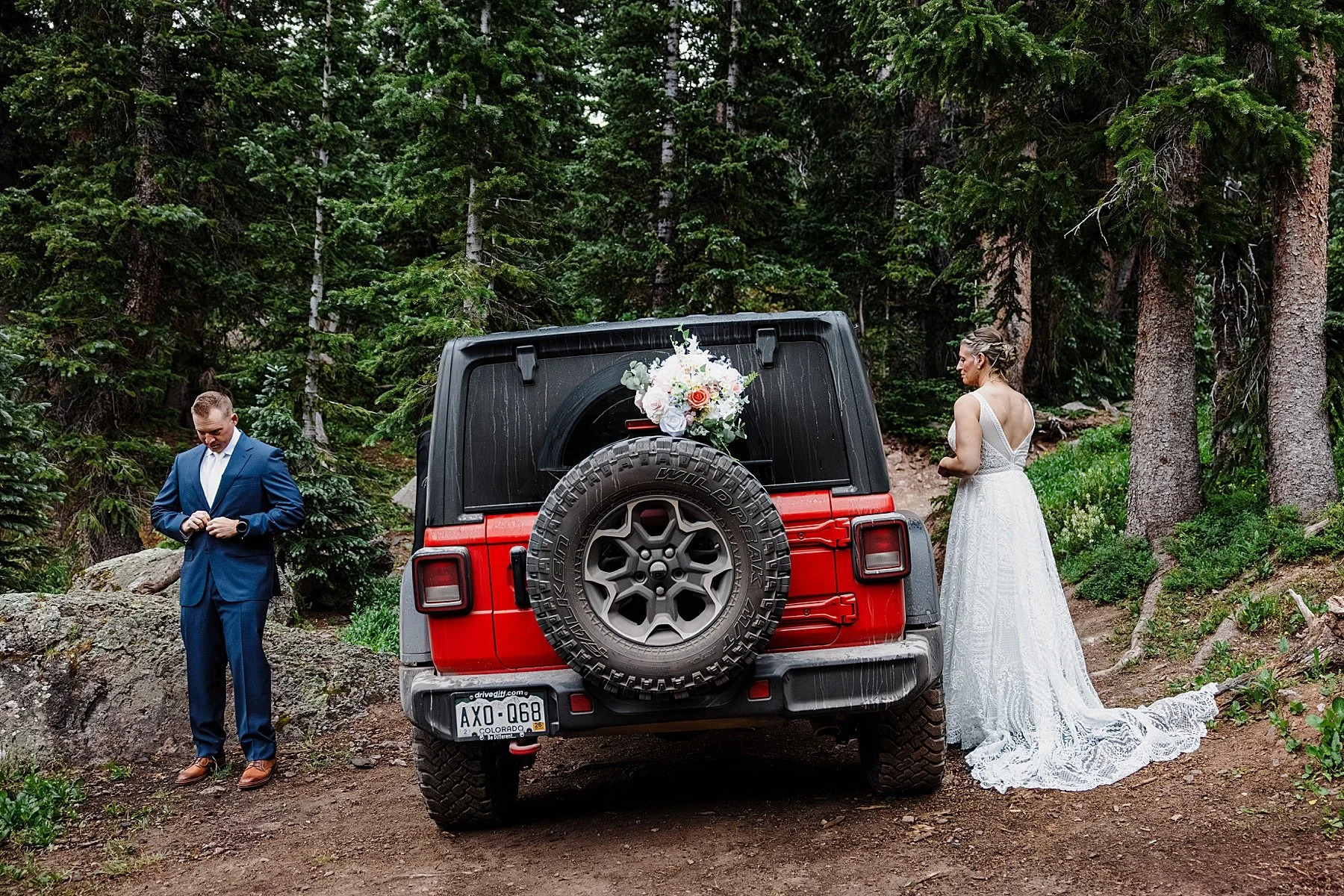 Summer-Elopement-in-Ouray-Colorado_0002.jpg