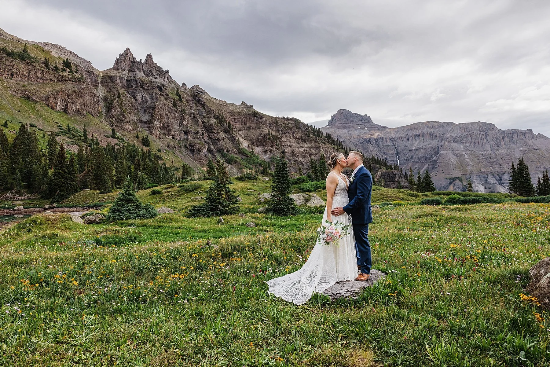 Summer-Elopement-in-Ouray-Colorado_0028.jpg