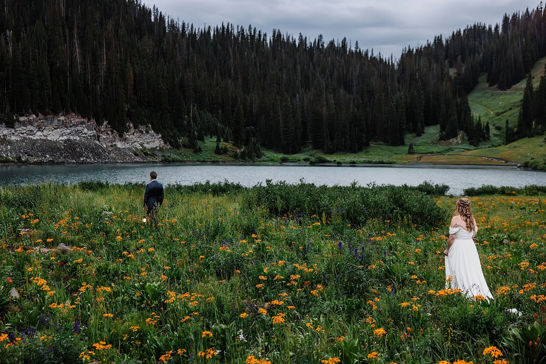 Crested-Butte-Elopement-with-Wildflowers-Colorado004.jpg