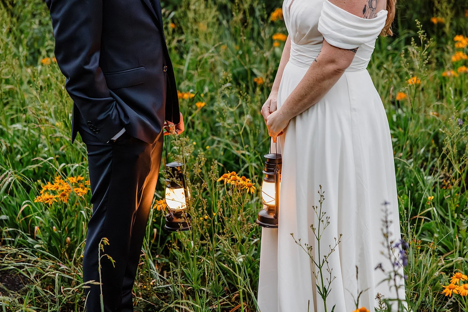 Crested-Butte-Elopement-with-Wildflowers-Colorado008.jpg