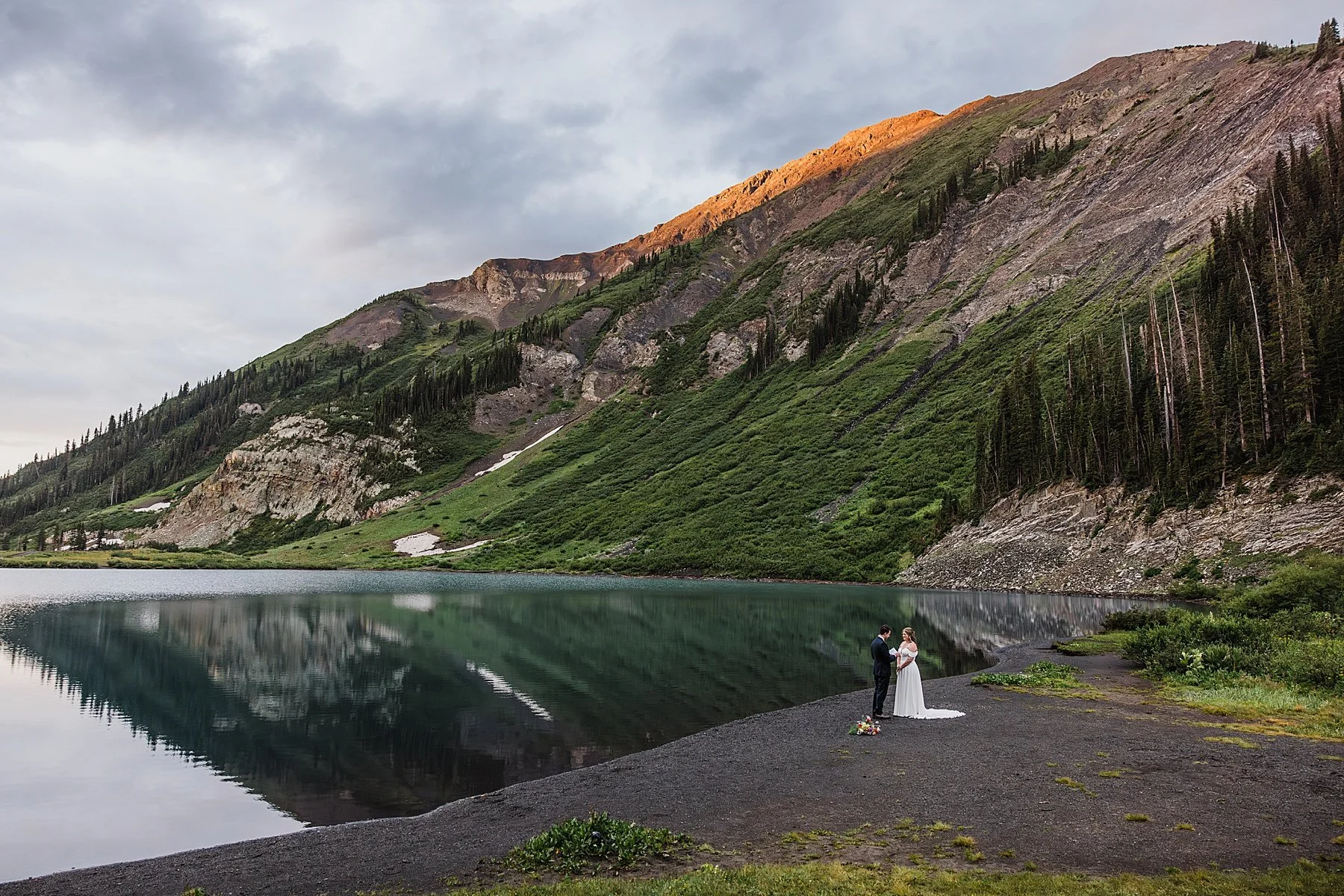 Crested-Butte-Elopement-with-Wildflowers-Colorado011.jpg