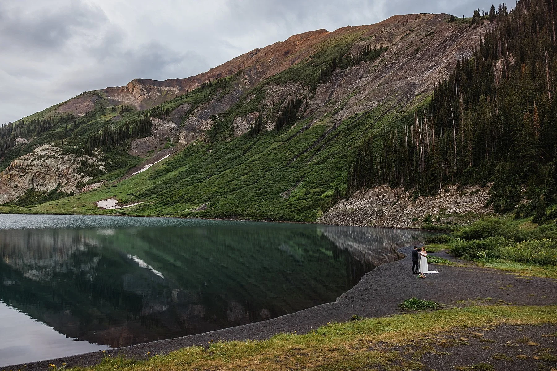 Crested-Butte-Elopement-with-Wildflowers-Colorado018.jpg