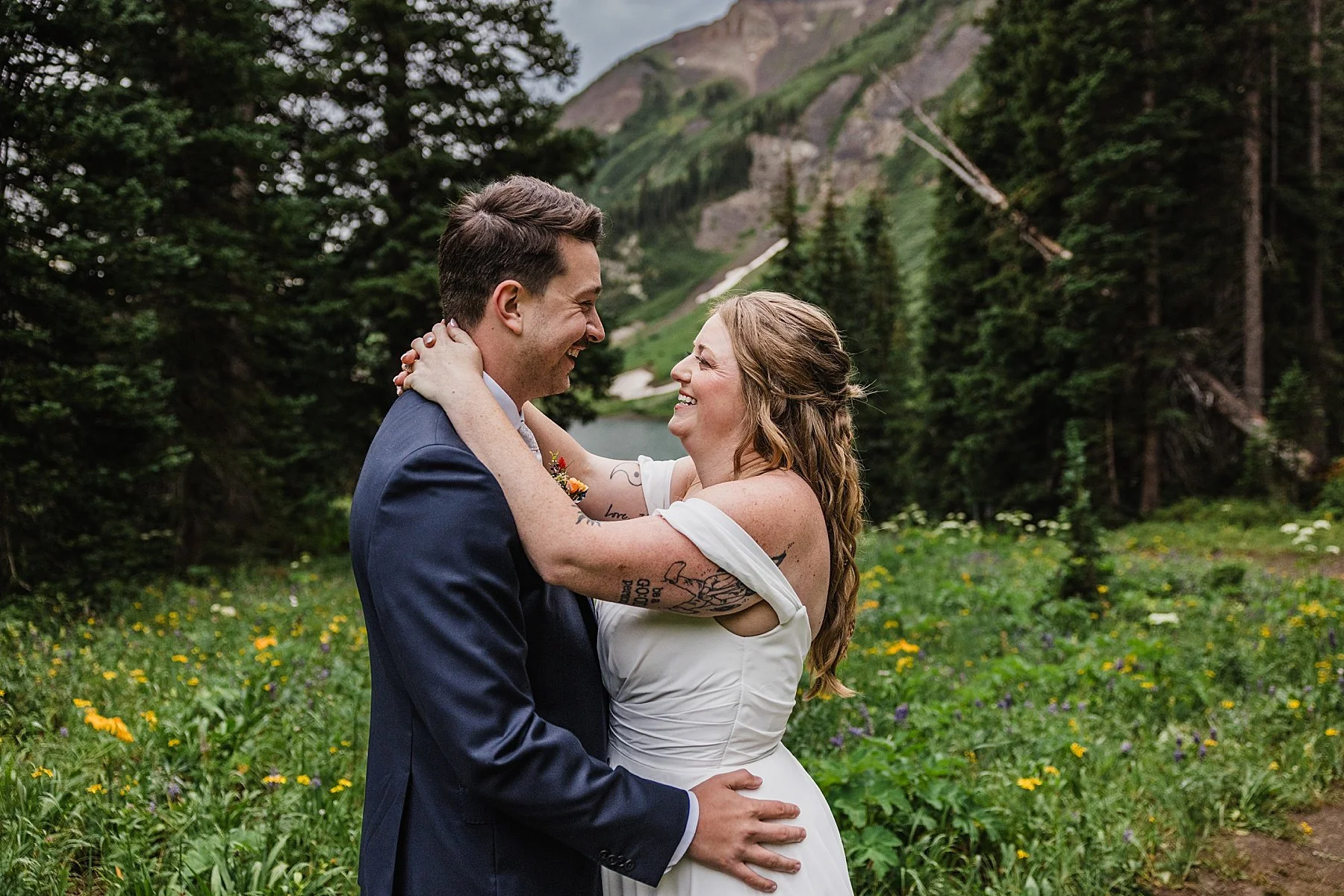 Crested-Butte-Elopement-with-Wildflowers-Colorado026.jpg