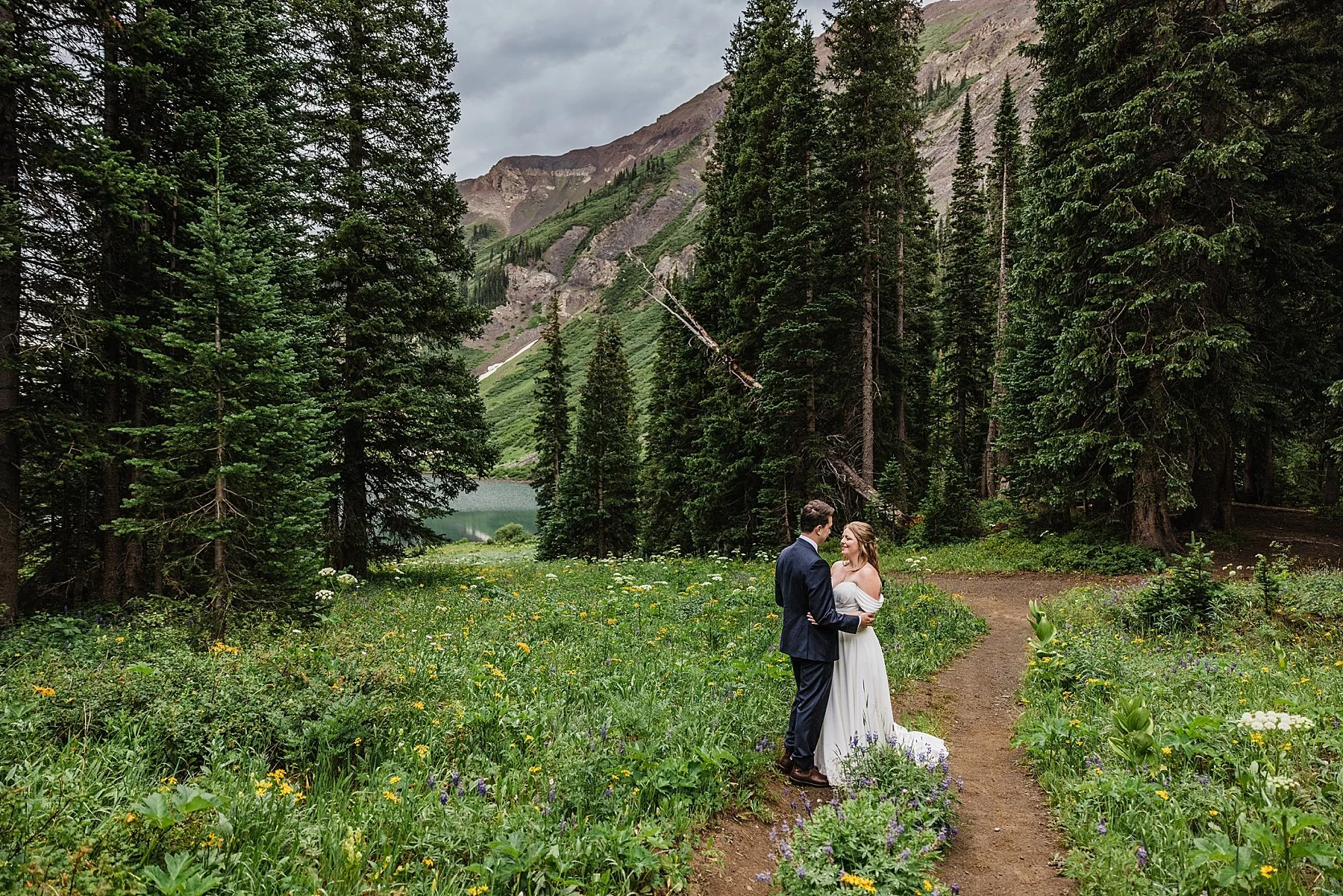 Crested-Butte-Elopement-with-Wildflowers-Colorado027.jpg