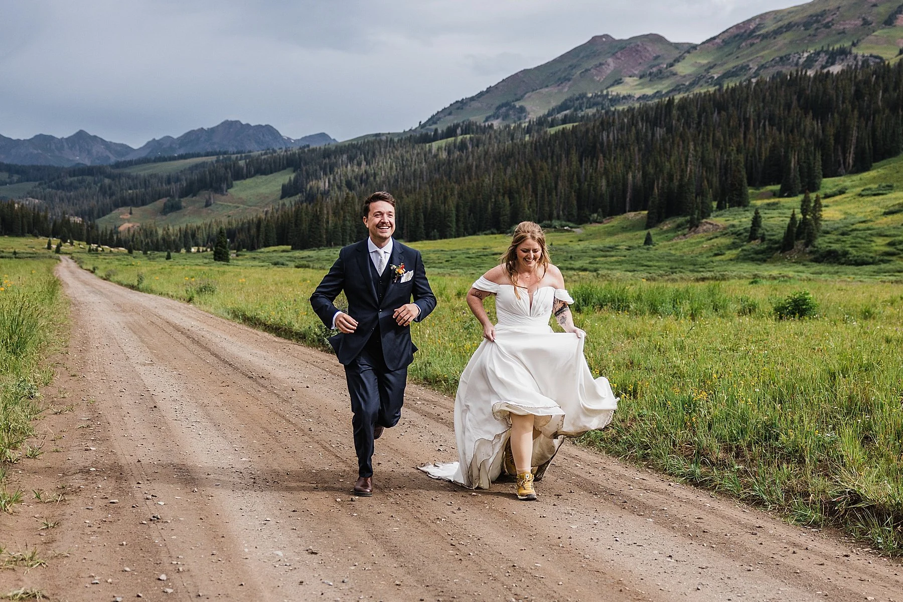 Crested-Butte-Elopement-with-Wildflowers-Colorado044.jpg