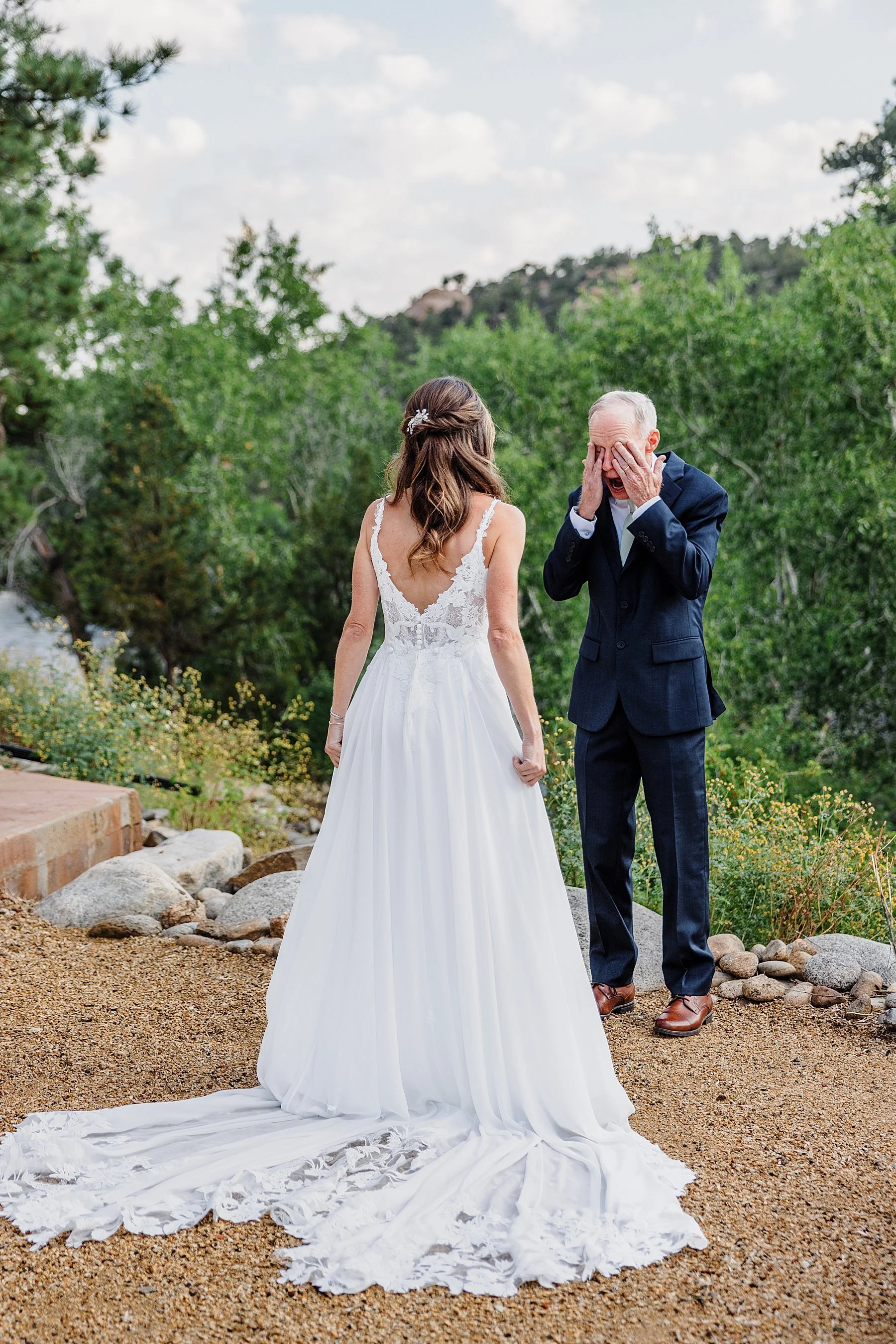 Summer-Hiking-Elopement-in-Aspen-Colorado_0009.jpg